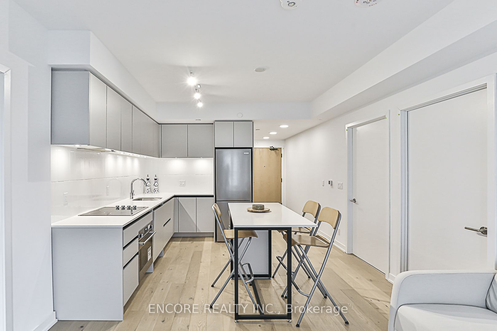 7950 Bathurst Street B502 Property Photo 8