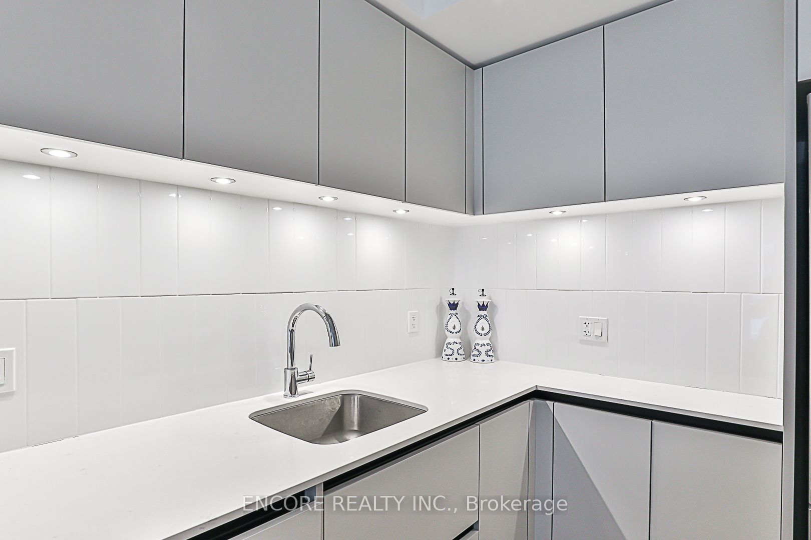 7950 Bathurst Street B502 Property Photo 14