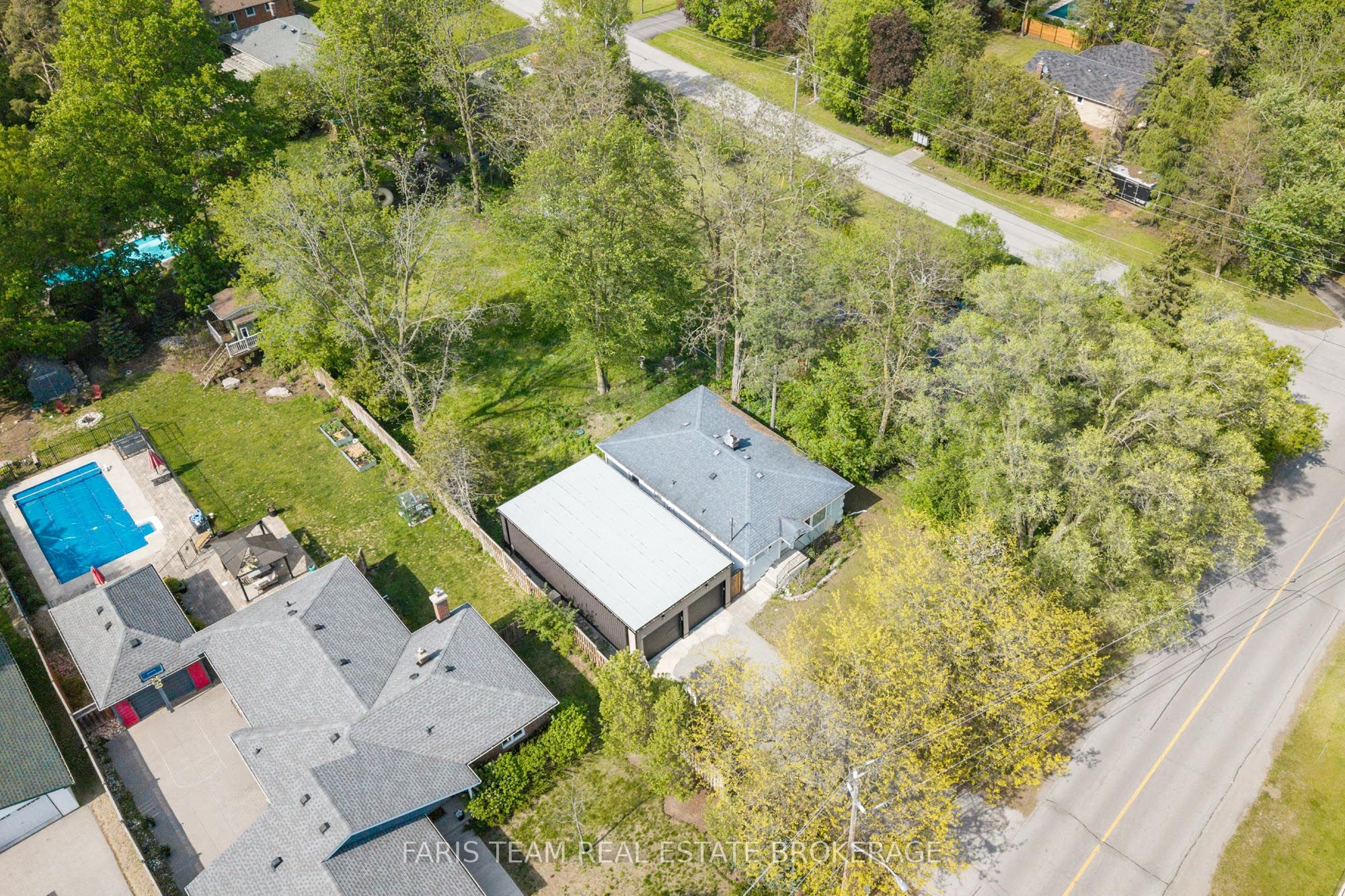 136 Oriole Drive Property Photo 2