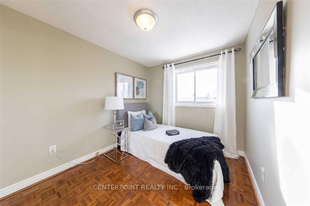 120 Dunbar Crescent Property Photo 7