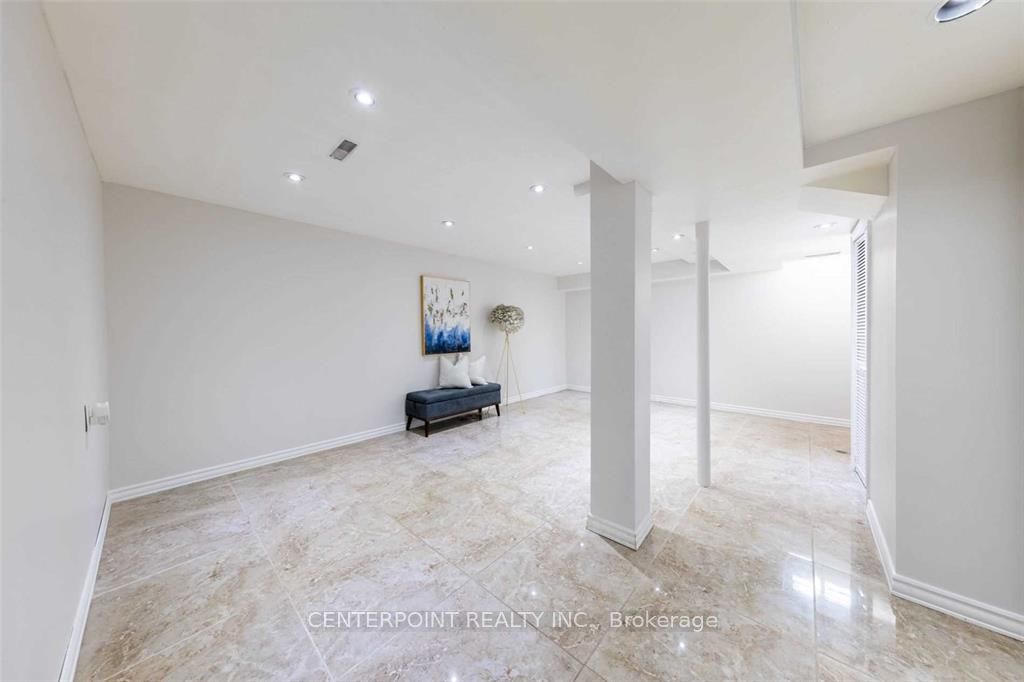 120 Dunbar Crescent Property Photo 9