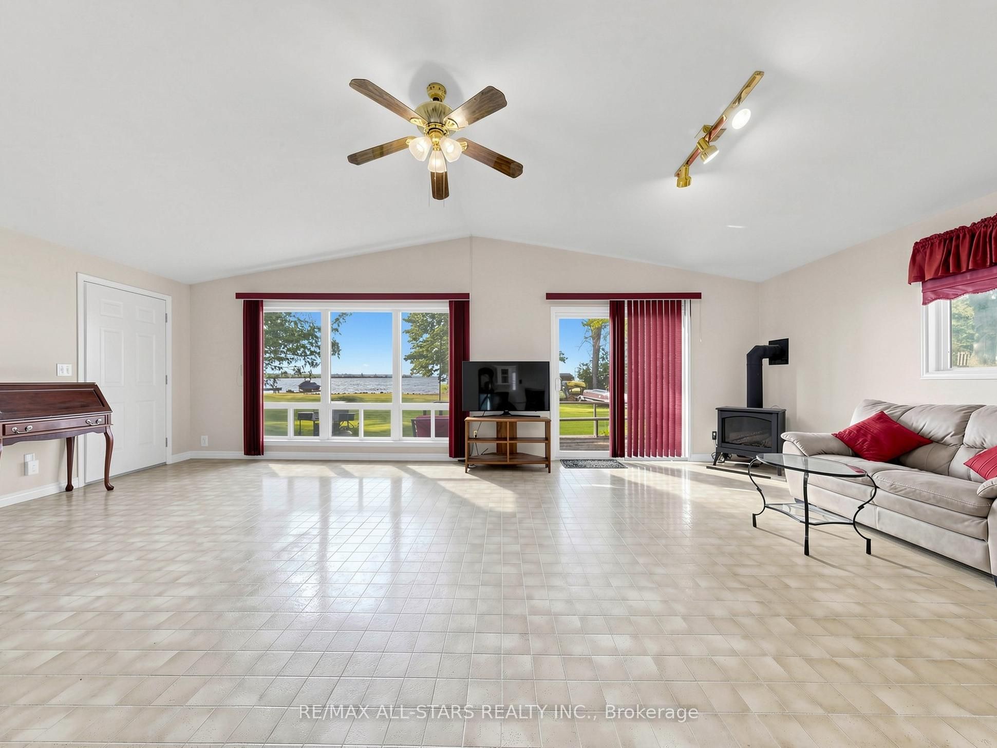 62 Irving Drive Property Photo 4