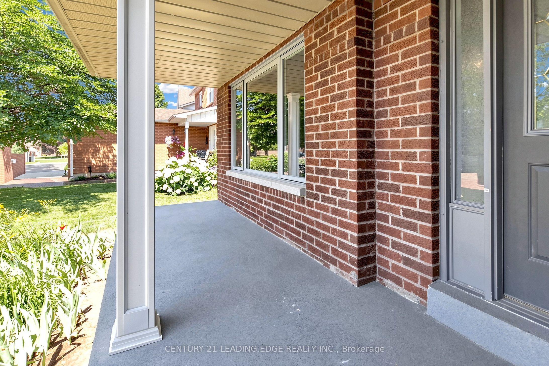 153 Natanya Boulevard Property Photo 4