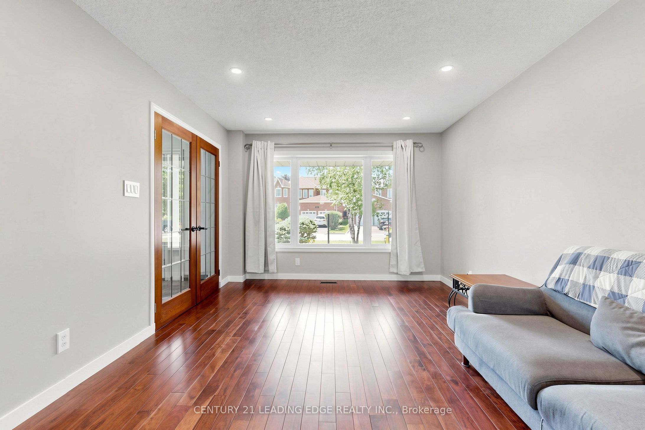 153 Natanya Boulevard Property Photo 6