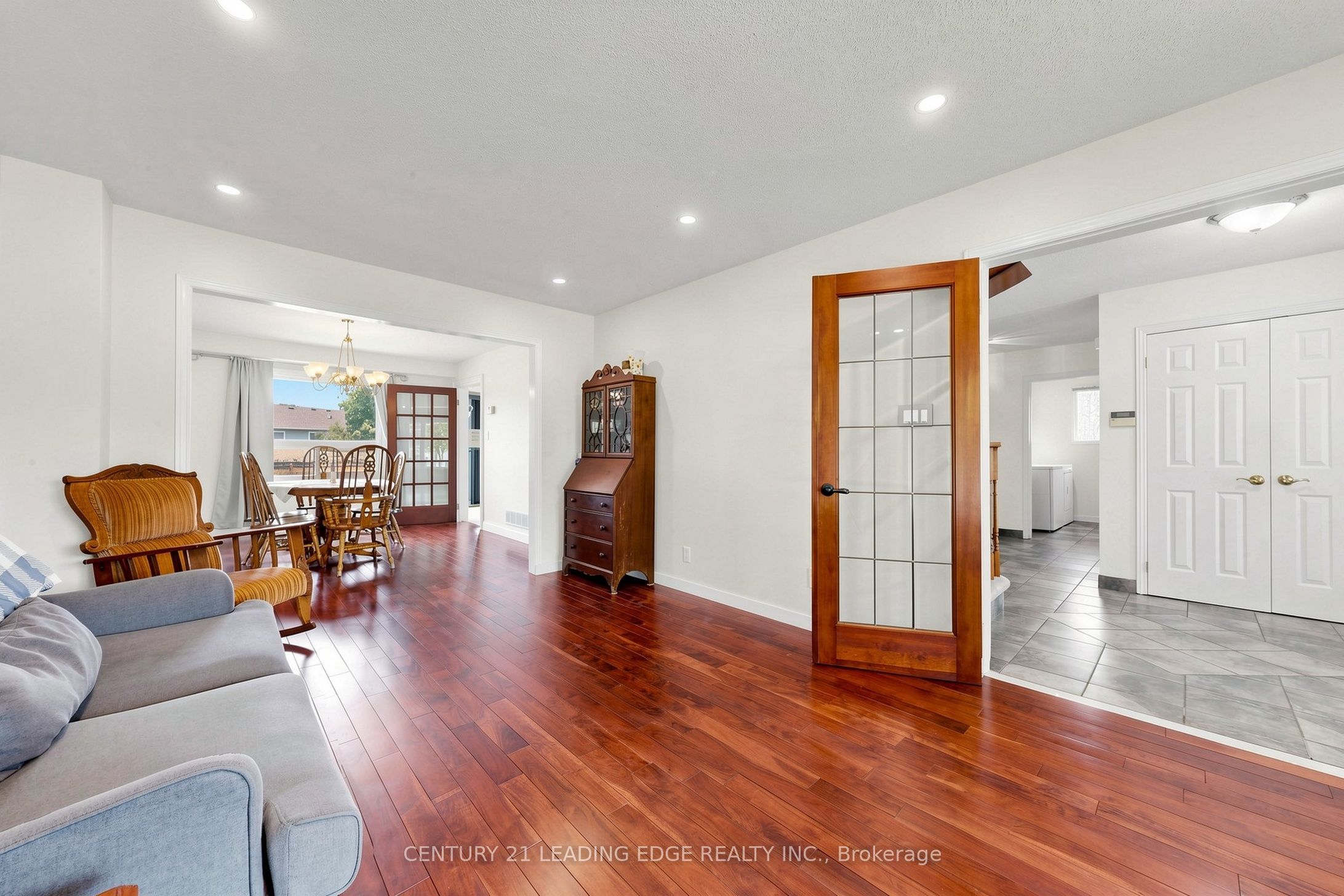 153 Natanya Boulevard Property Photo 7