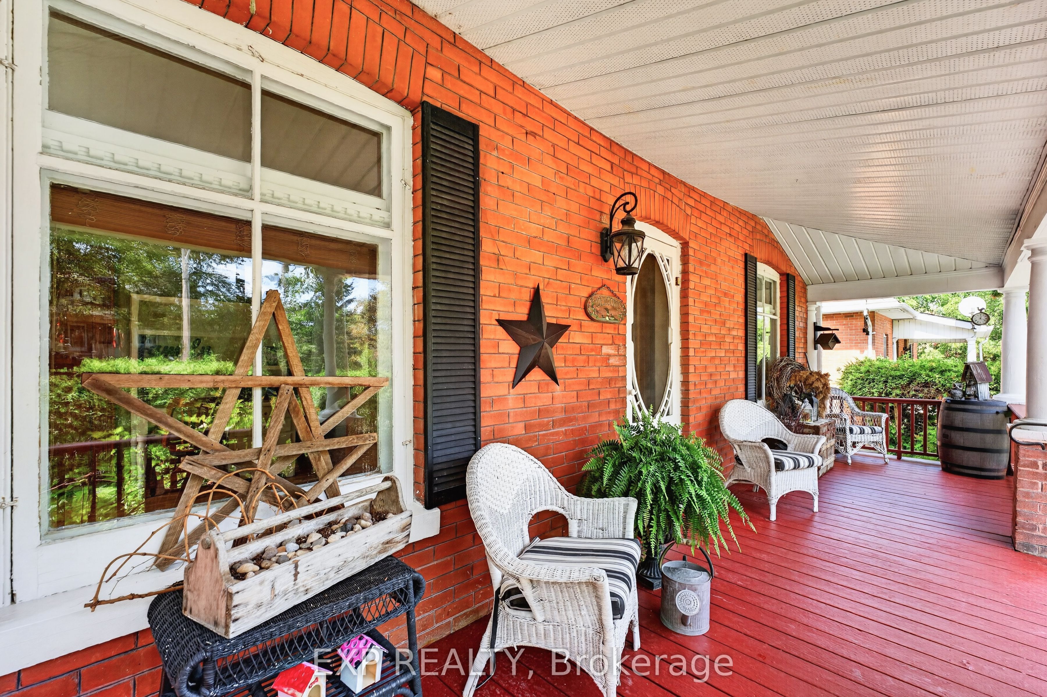 414 Osborne Street Property Photo 6