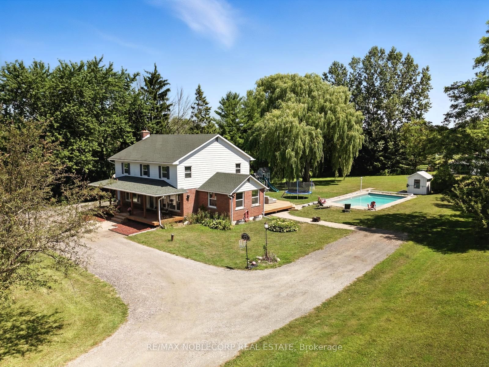 2037 15th Side Road Property Photo 7