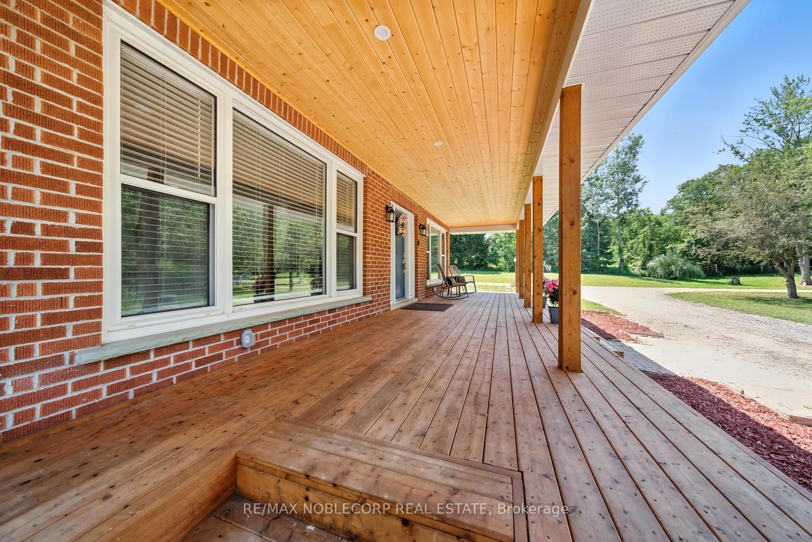 2037 15th Side Road Property Photo 8