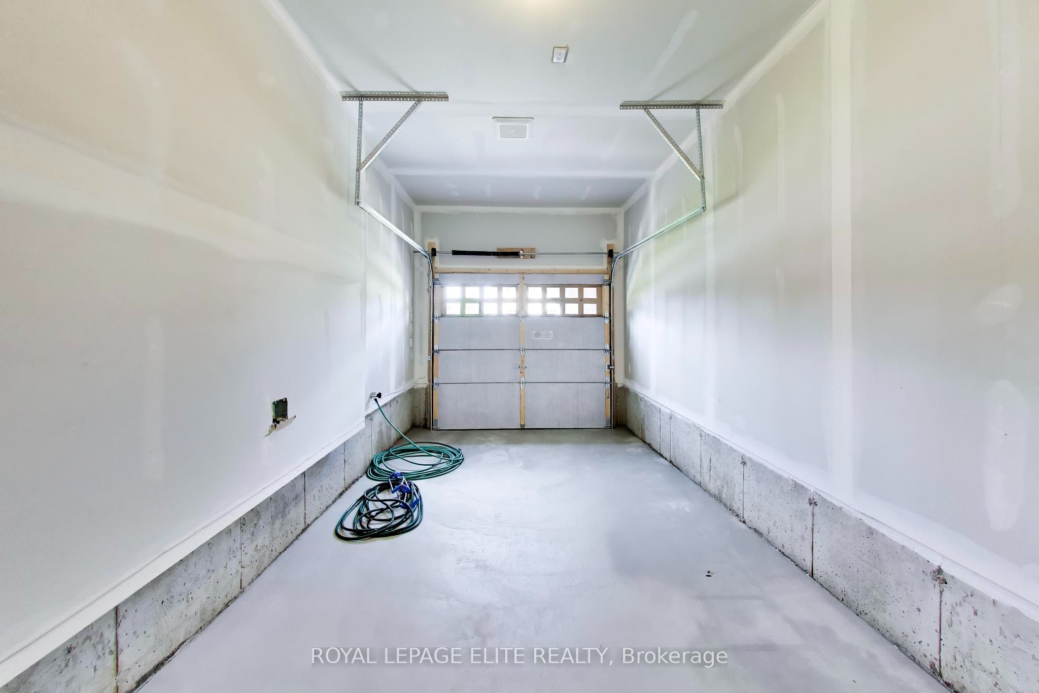 7 Dennison Street S Property Photo 45