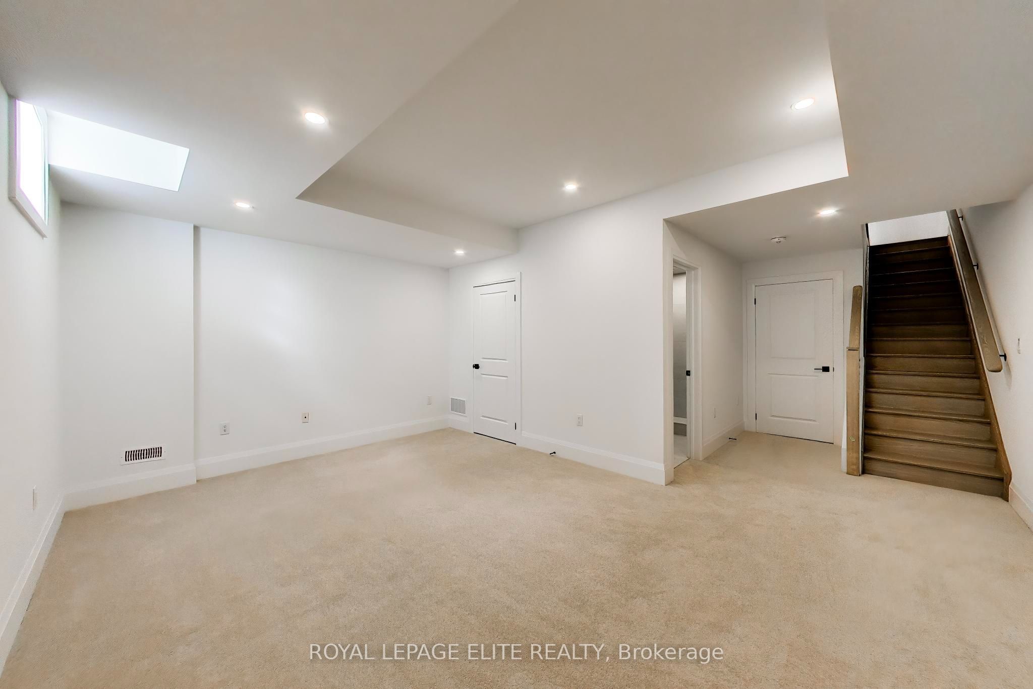 11 Dennison Street S Property Photo 33