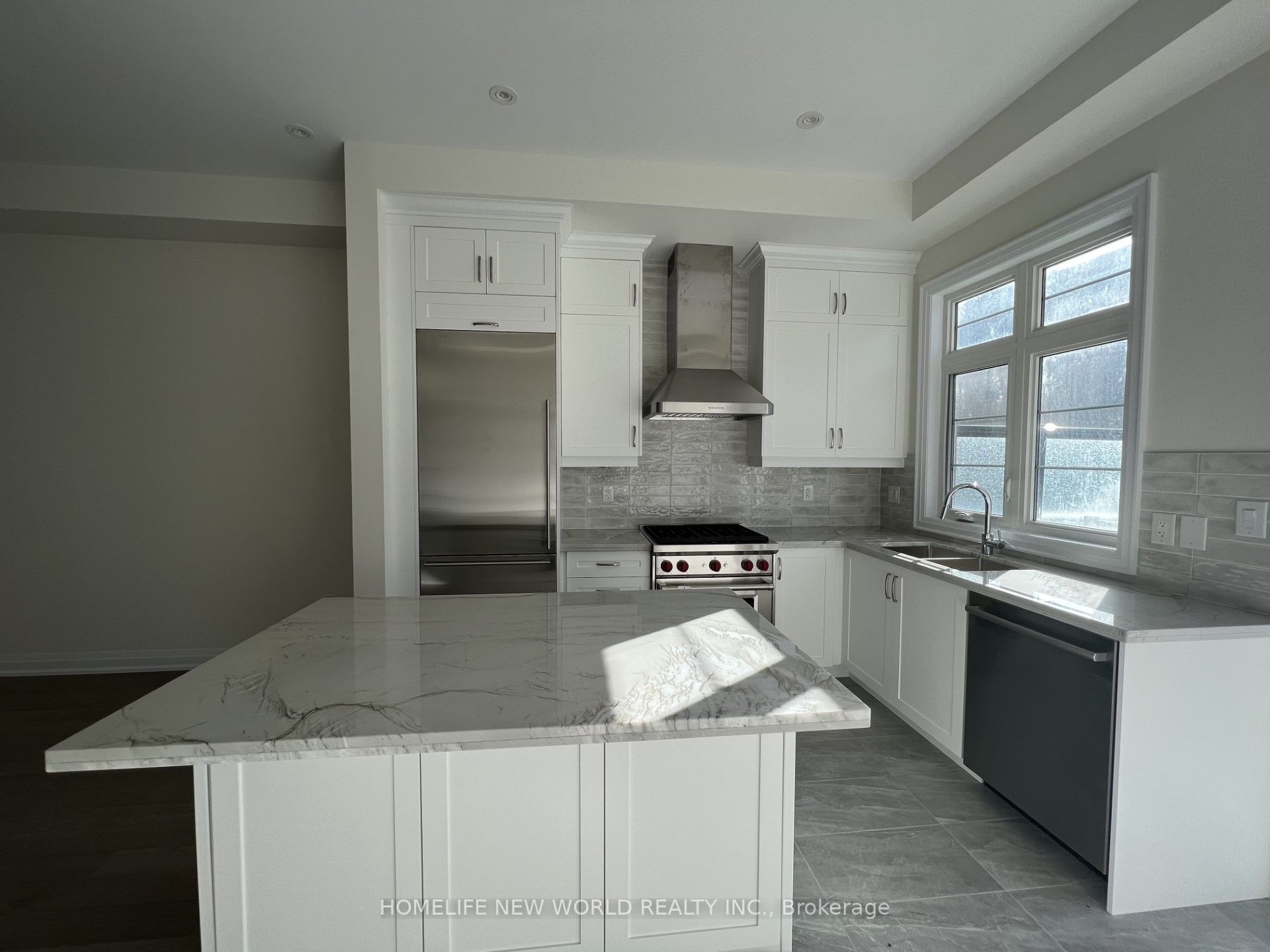 4193 Major Mackenzie Drive Property Photo 6