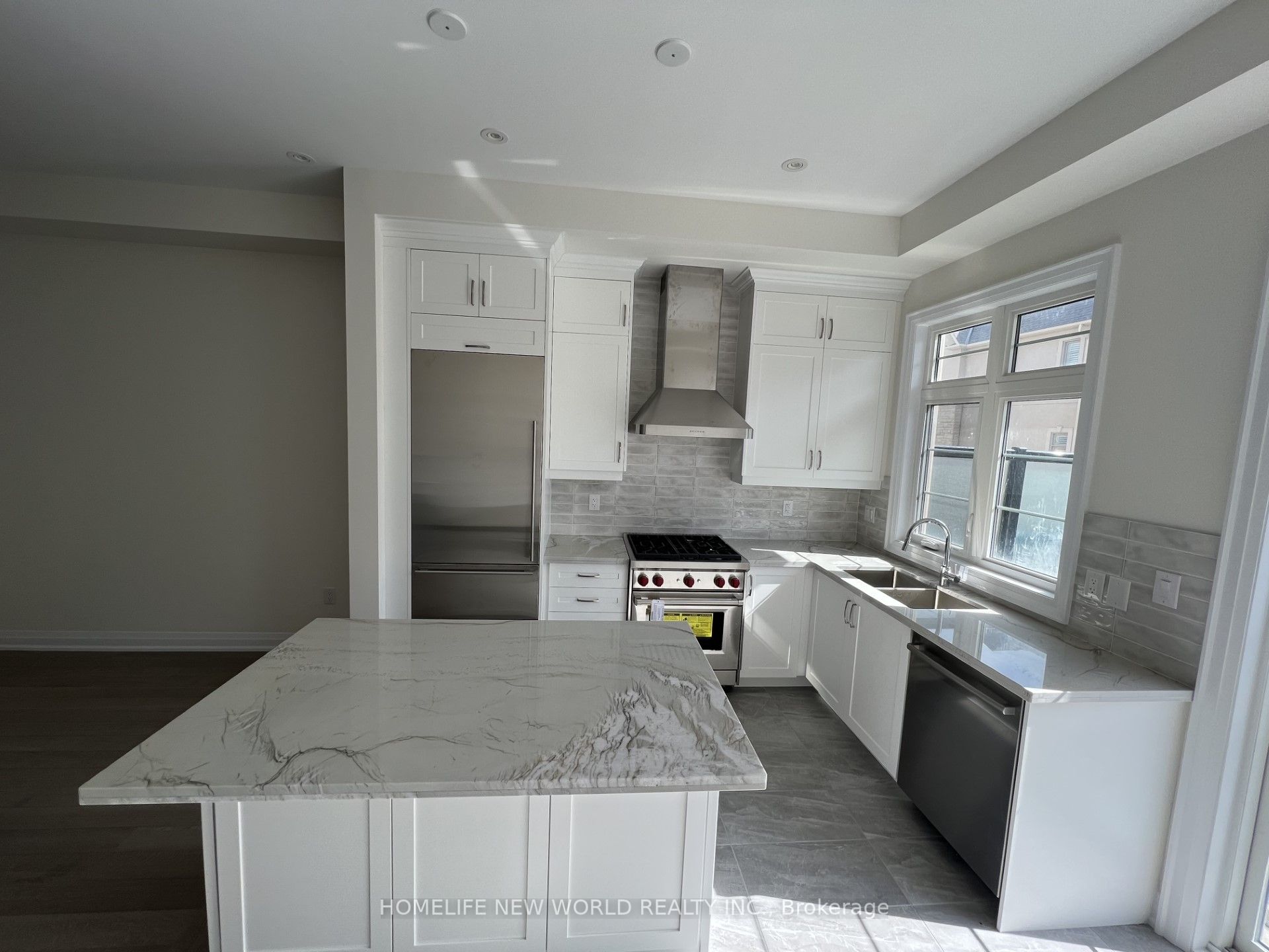4193 Major Mackenzie Drive Property Photo 7
