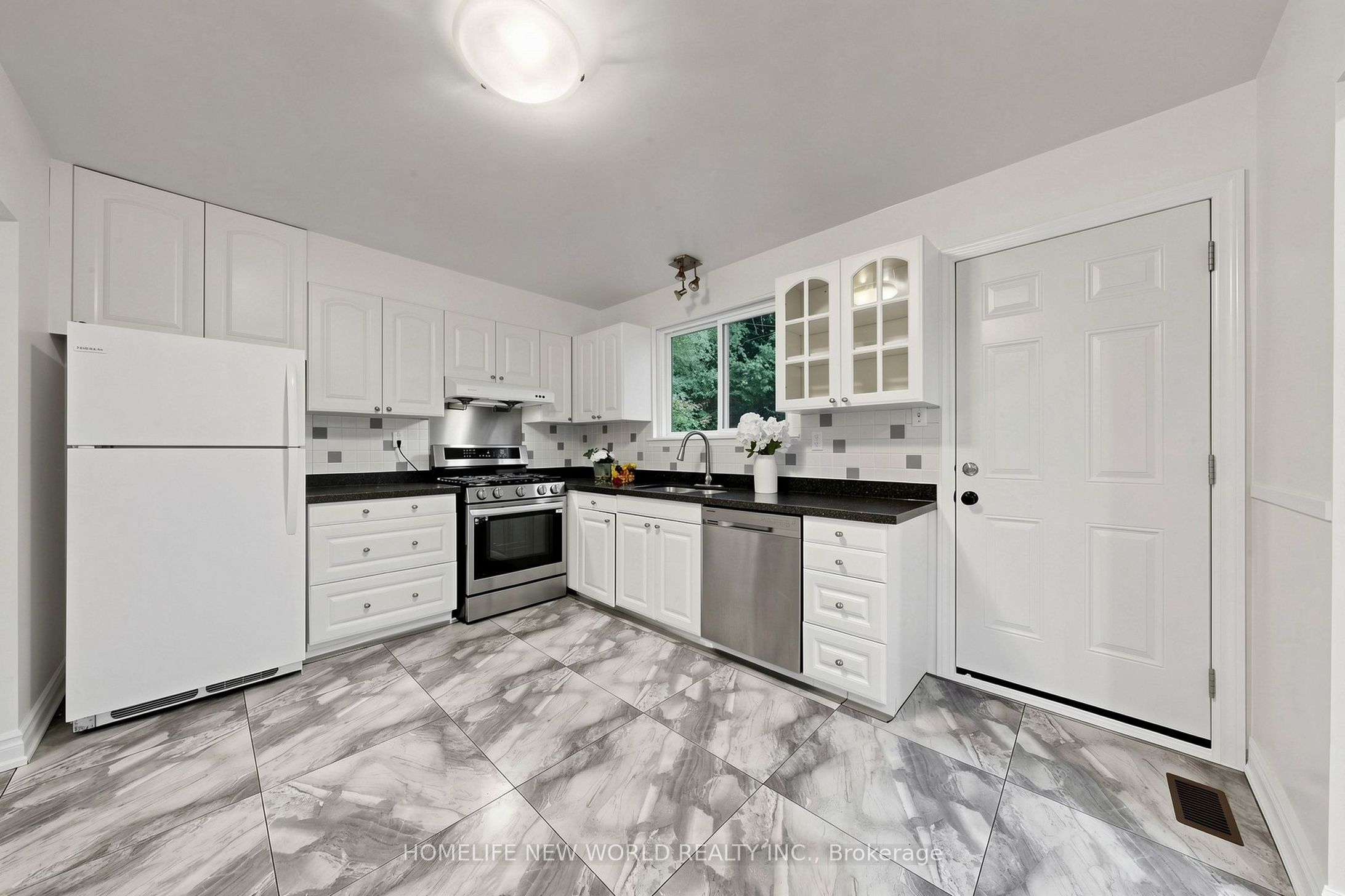 6 Valleycrest Avenue Property Photo 13