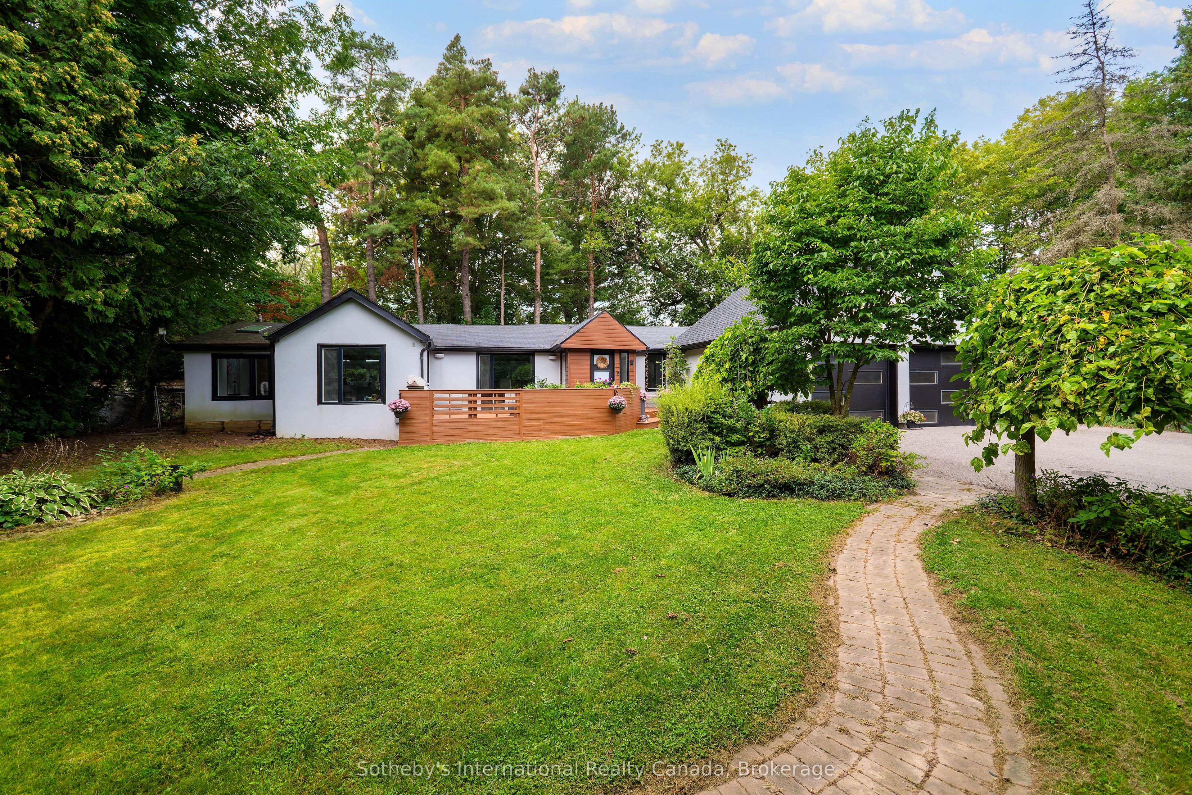 38 Hilltop Boulevard Property Photo 1