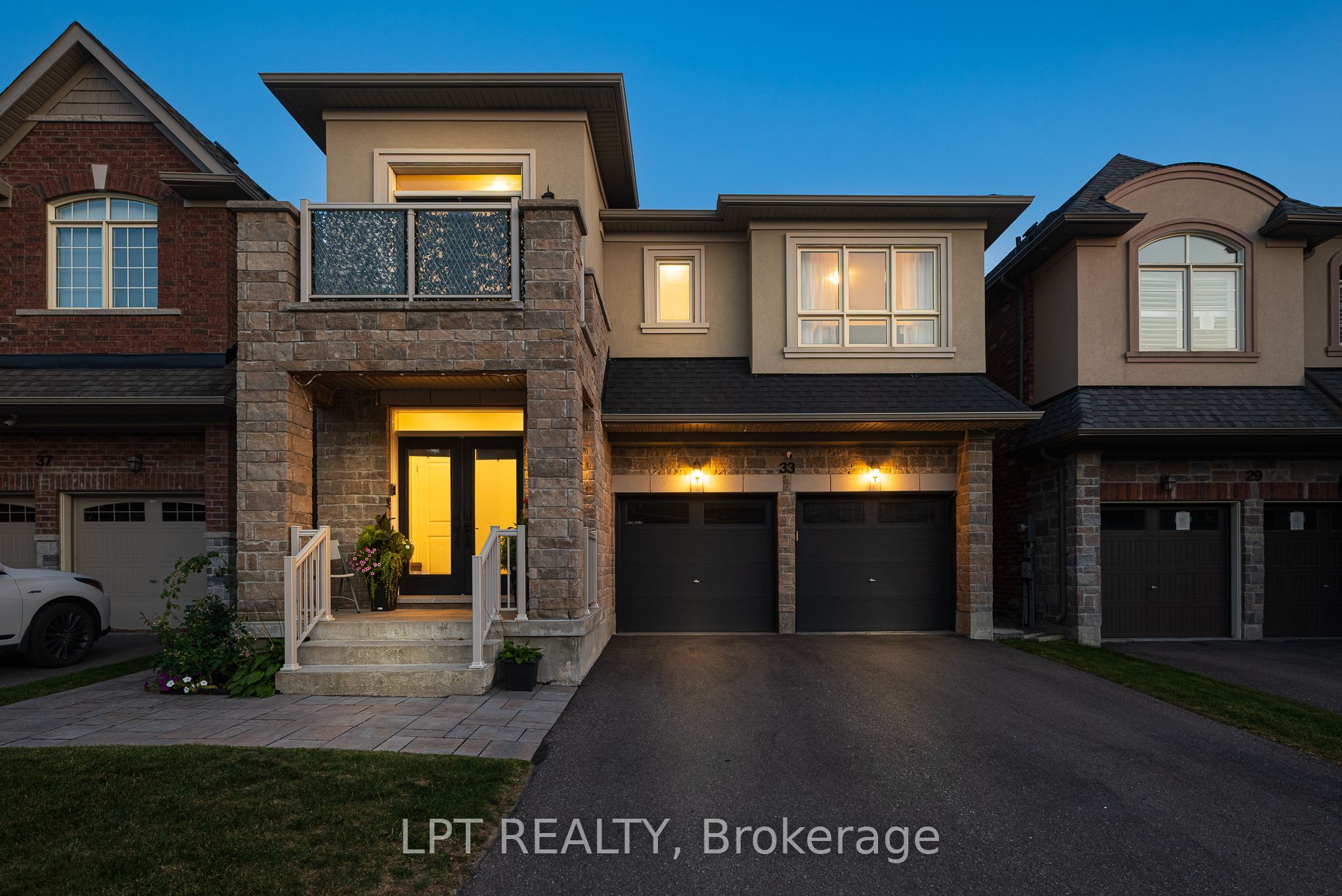 33 Mondial Crescent Property Photo 1