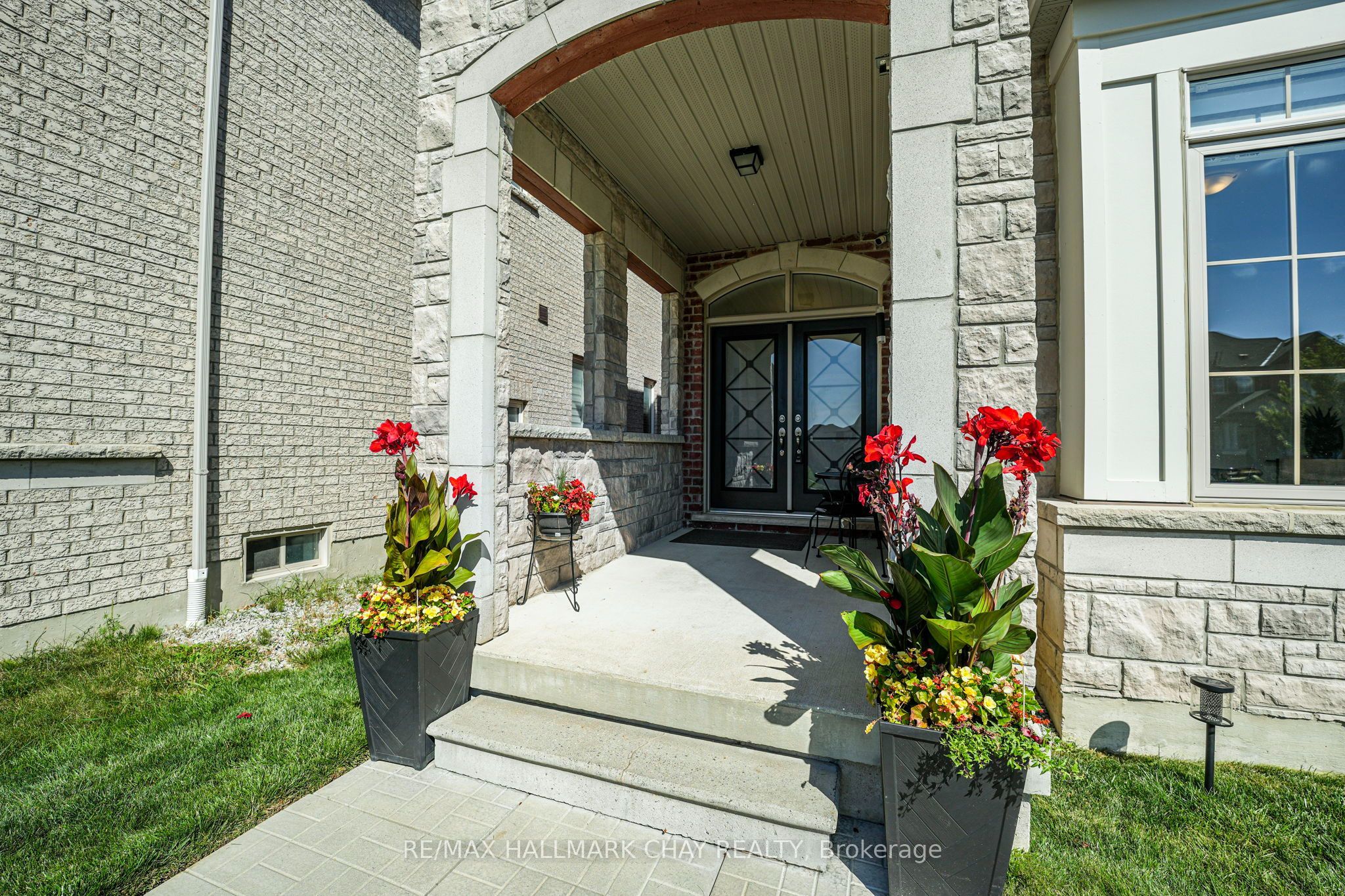 1709 Emberton Way Property Photo 4