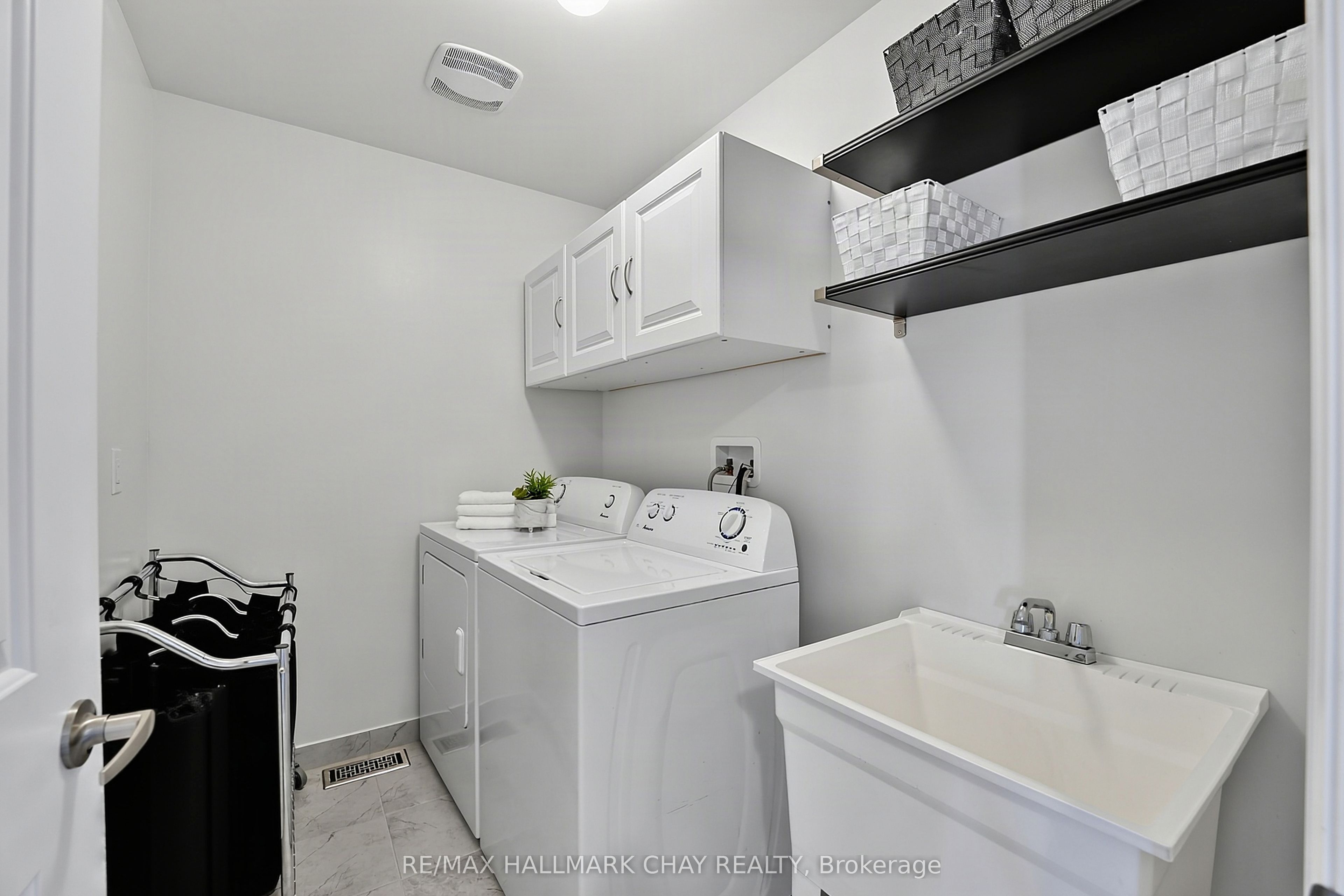 1709 Emberton Way Property Photo 24