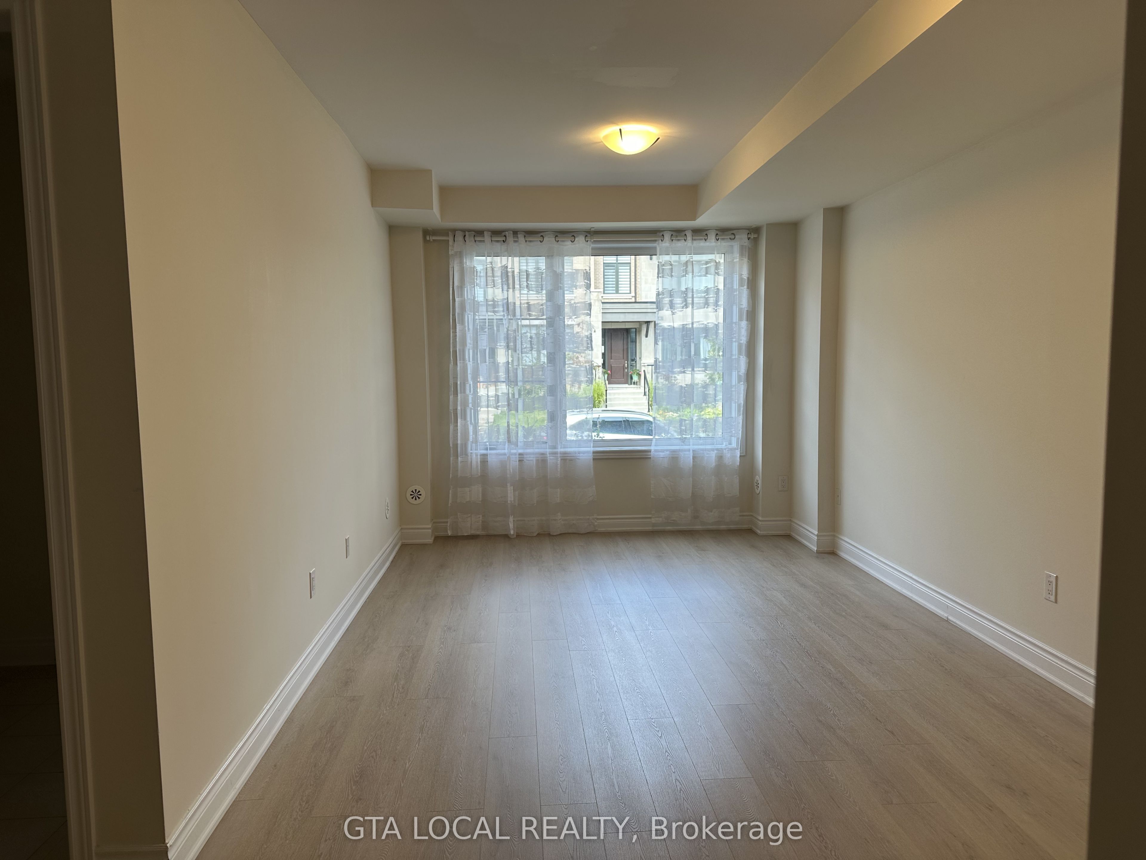 5 Aylin Crescent Property Photo 2