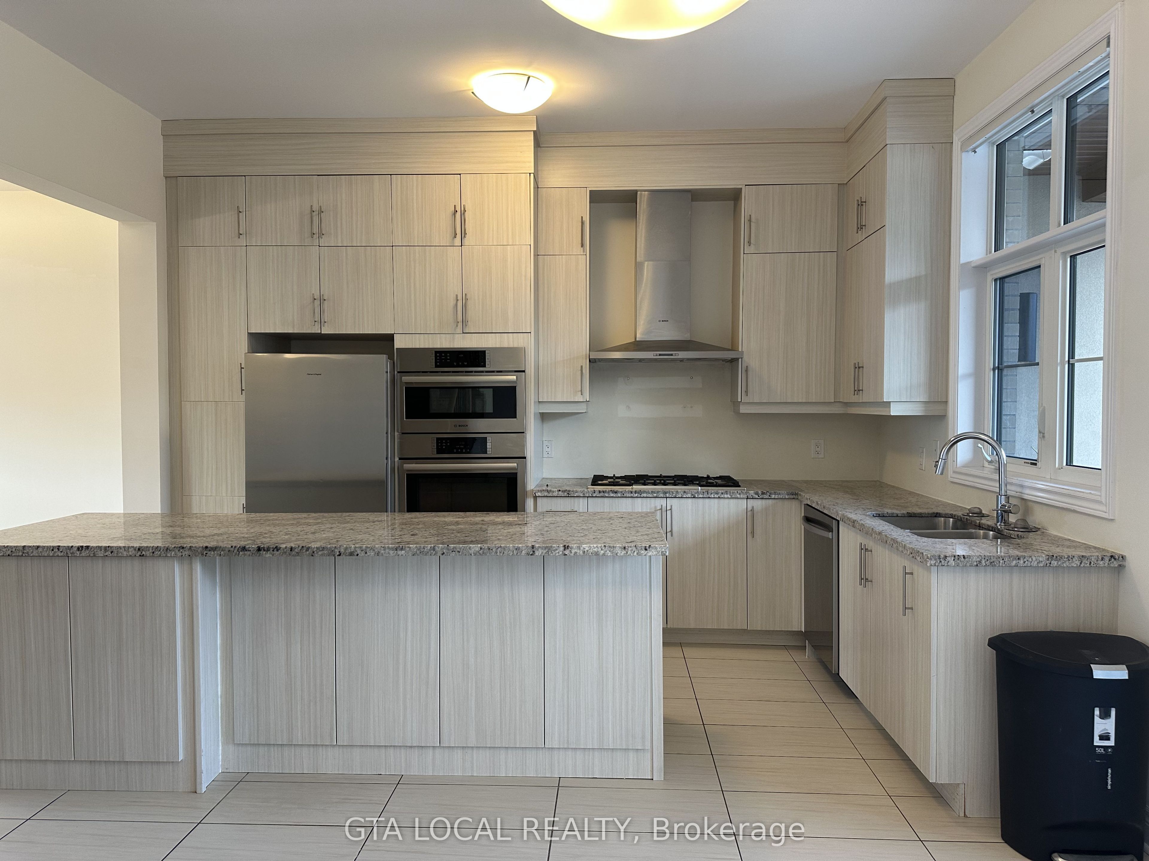 5 Aylin Crescent Property Photo 3