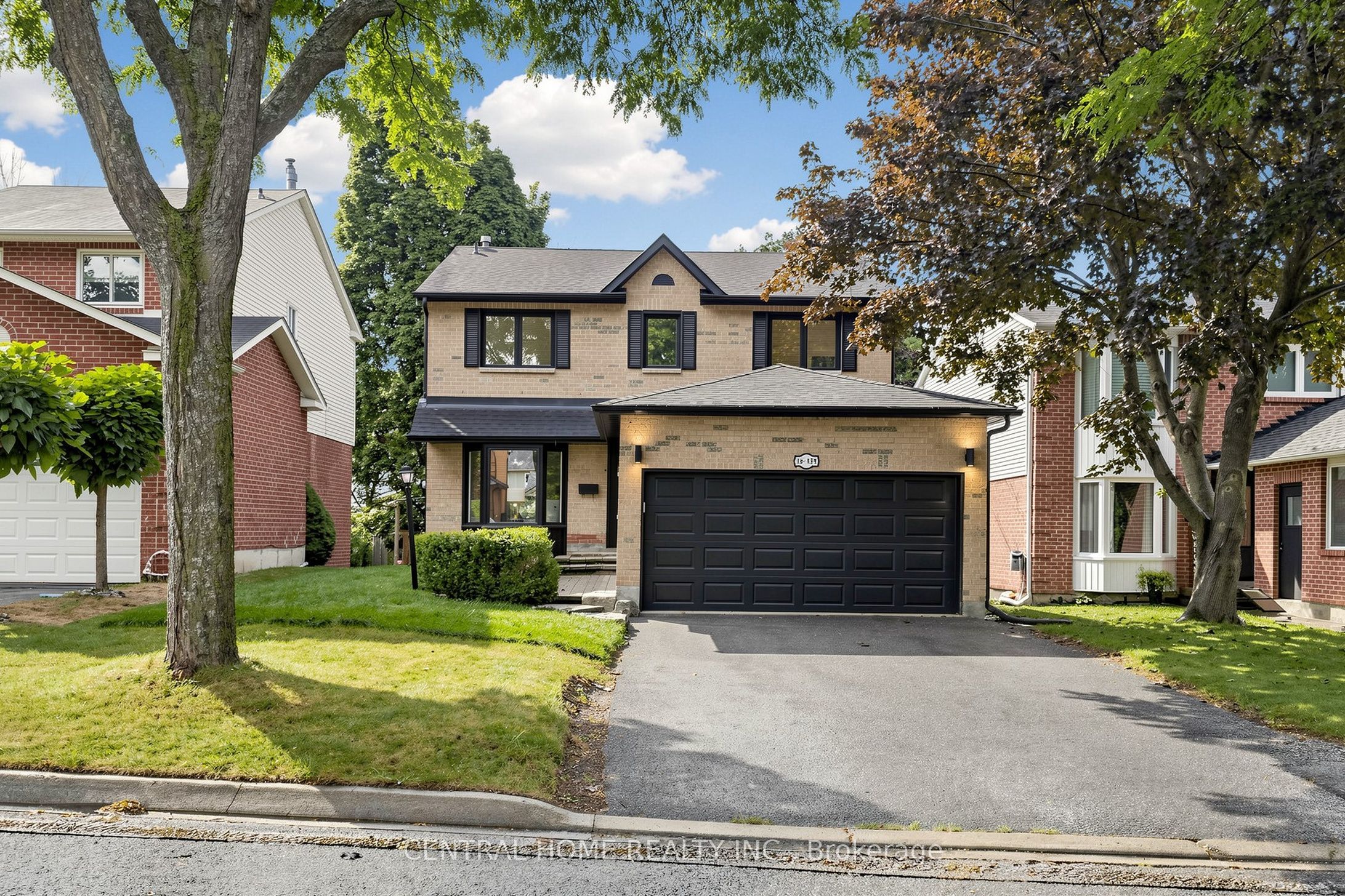 15 Closs Square Property Photo 1