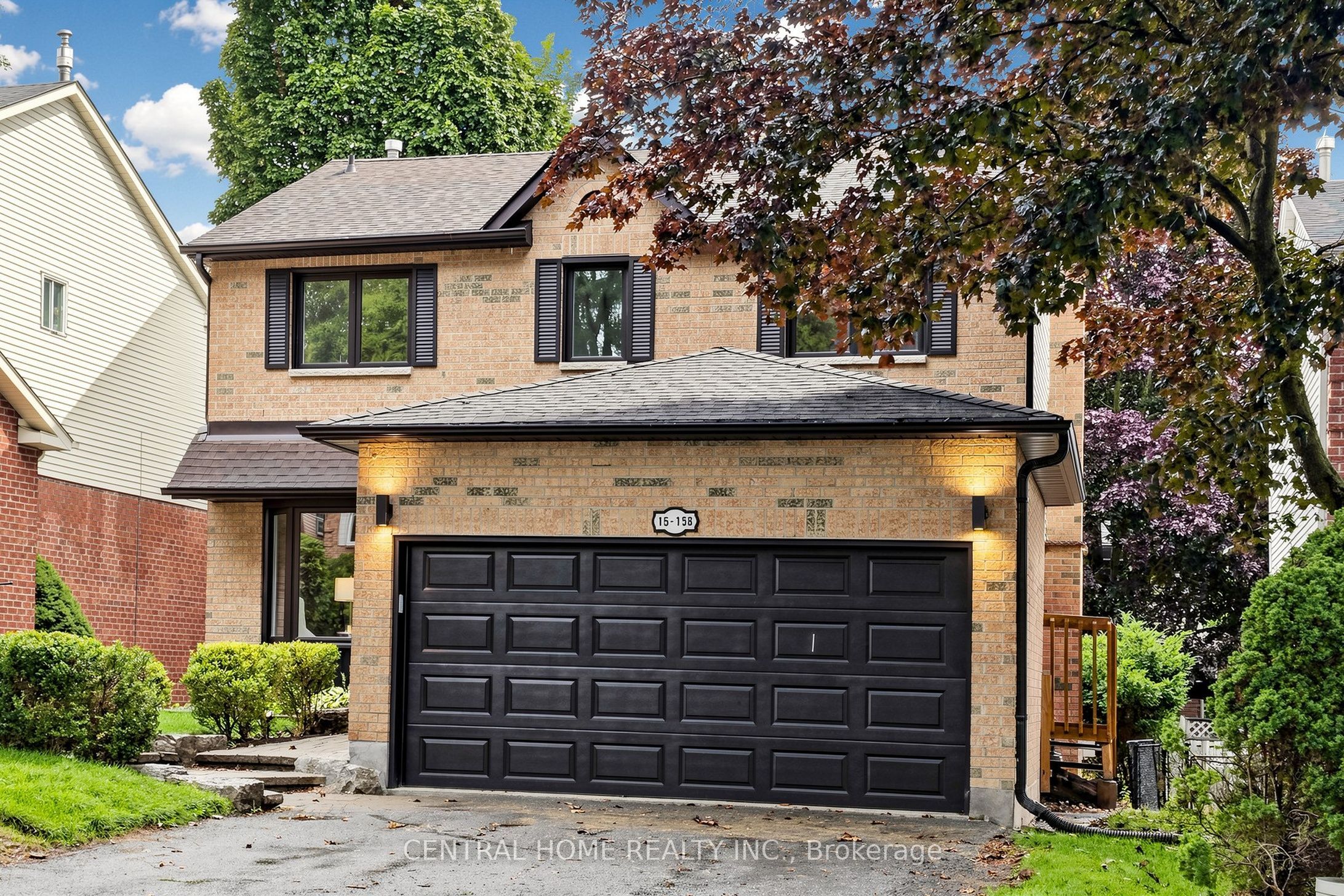 15 Closs Square Property Photo 2