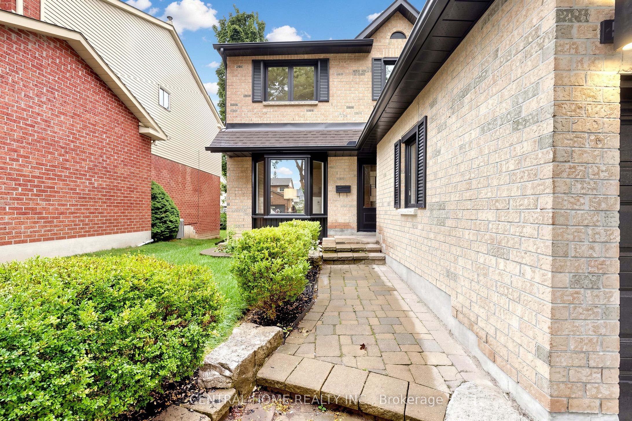 15 Closs Square Property Photo 4