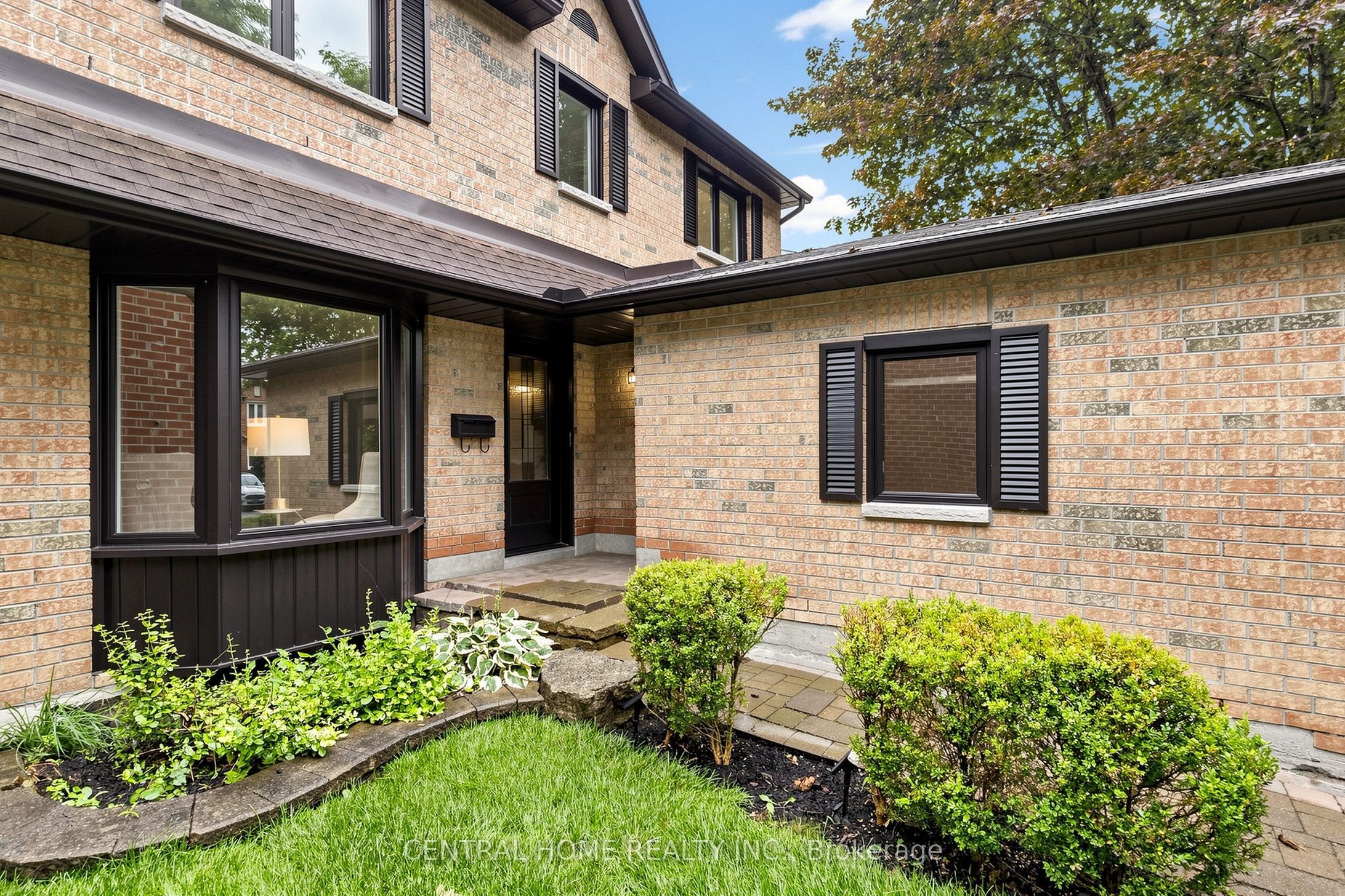 15 Closs Square Property Photo 5