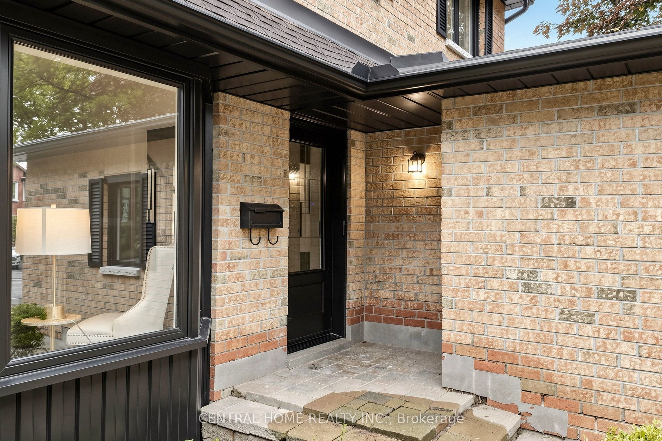 15 Closs Square Property Photo 6
