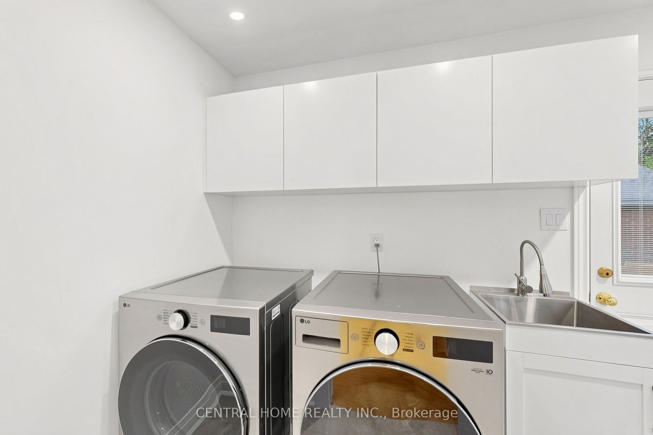 15 Closs Square Property Photo 7