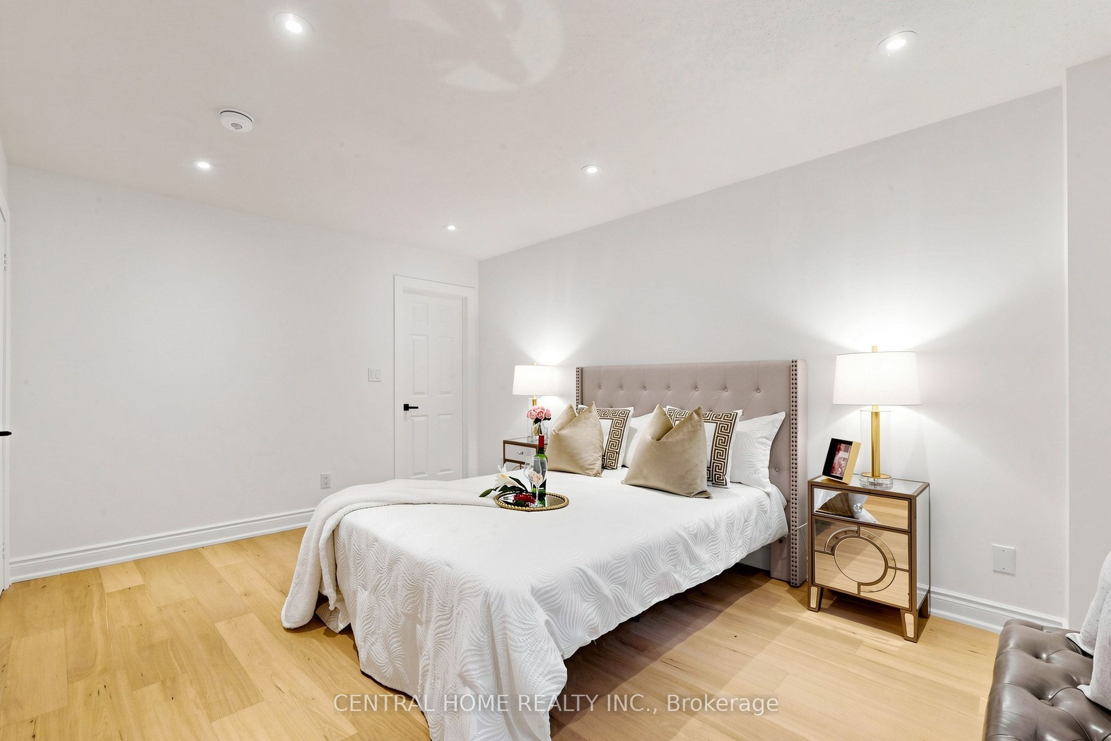 15 Closs Square Property Photo 24