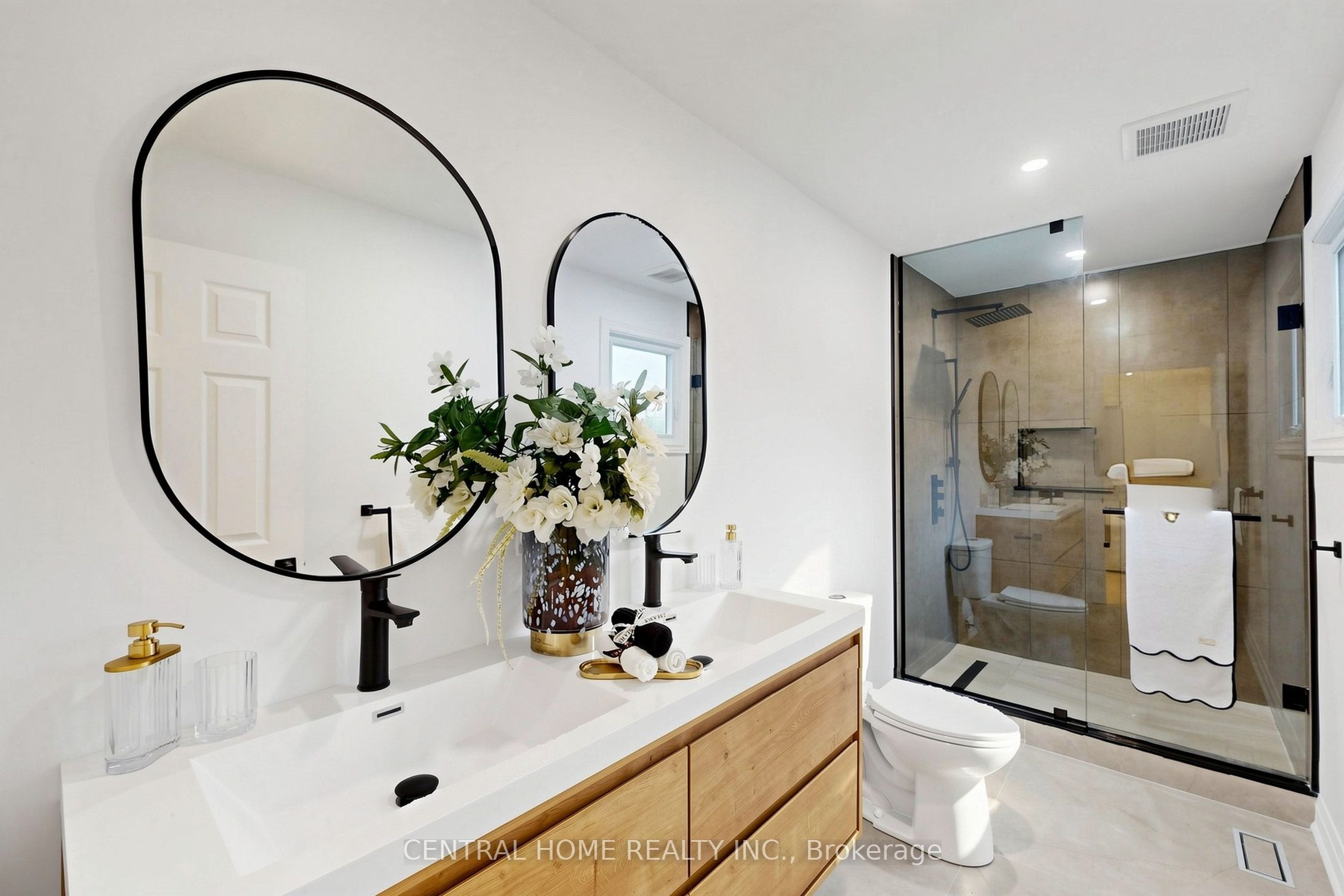 15 Closs Square Property Photo 28