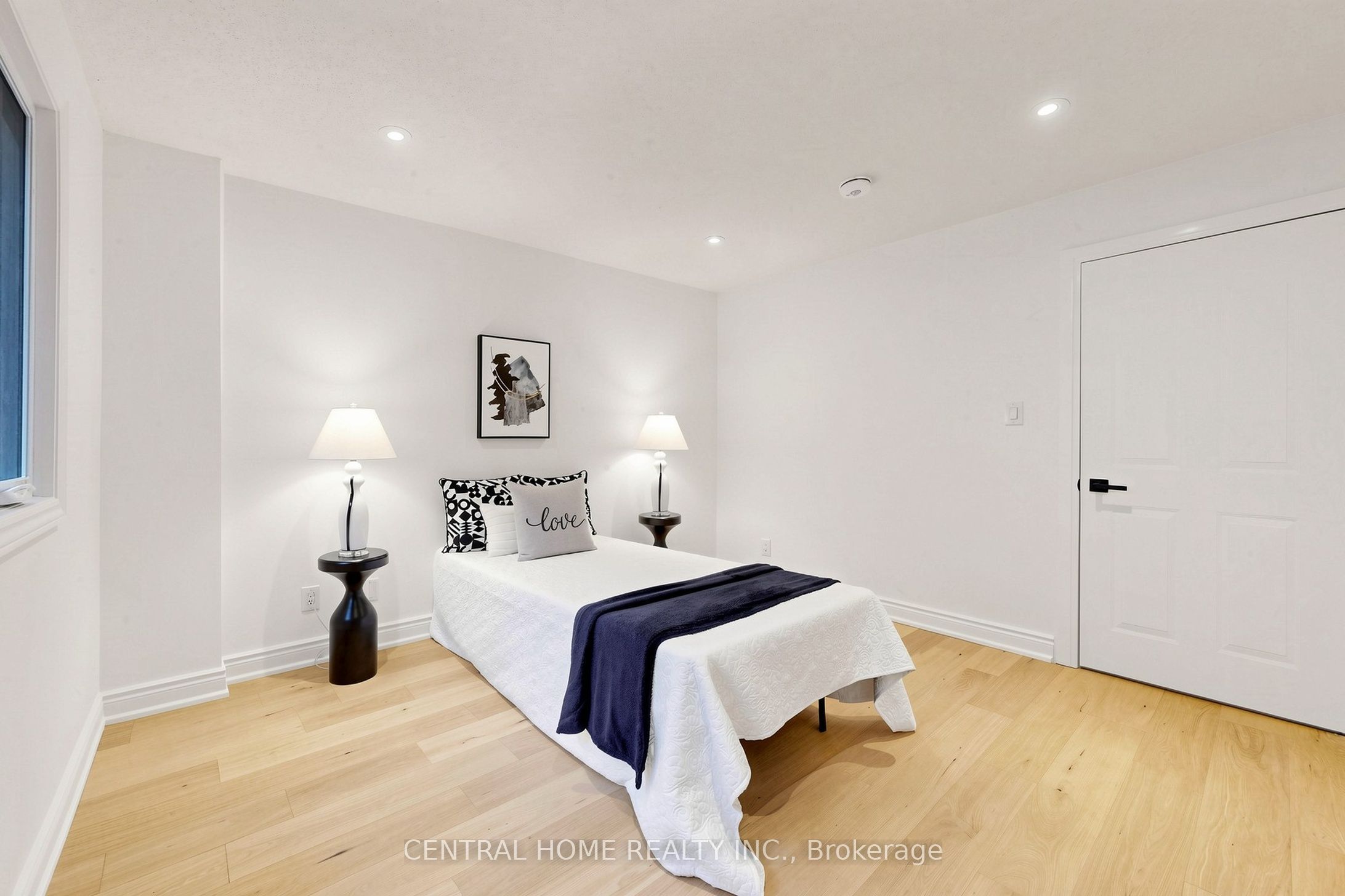 15 Closs Square Property Photo 32