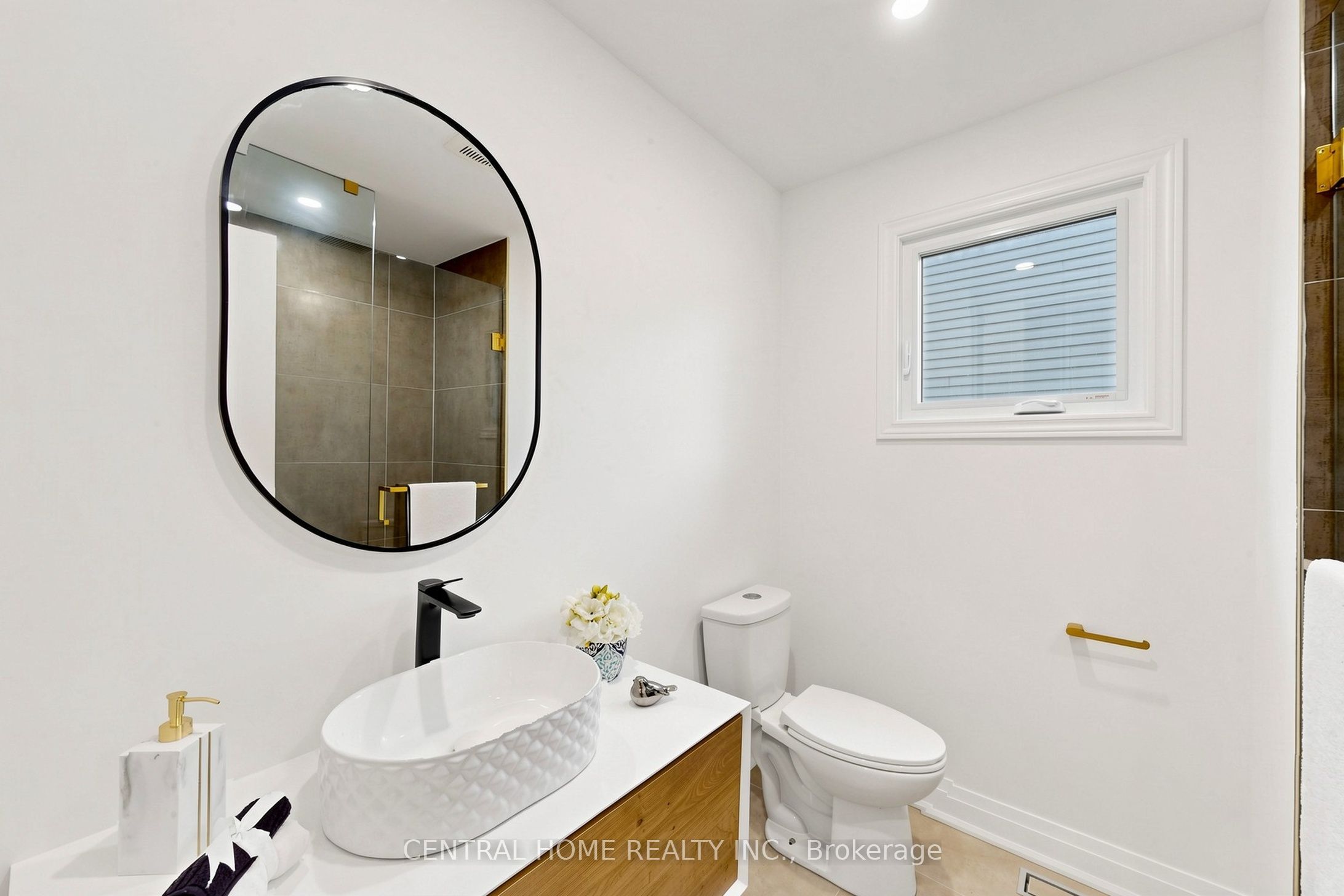 15 Closs Square Property Photo 35