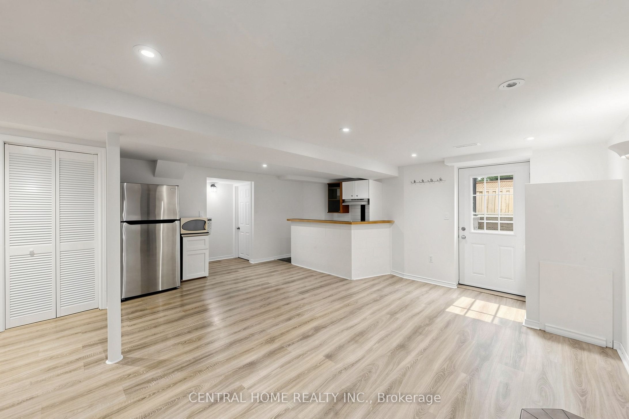 15 Closs Square Property Photo 38