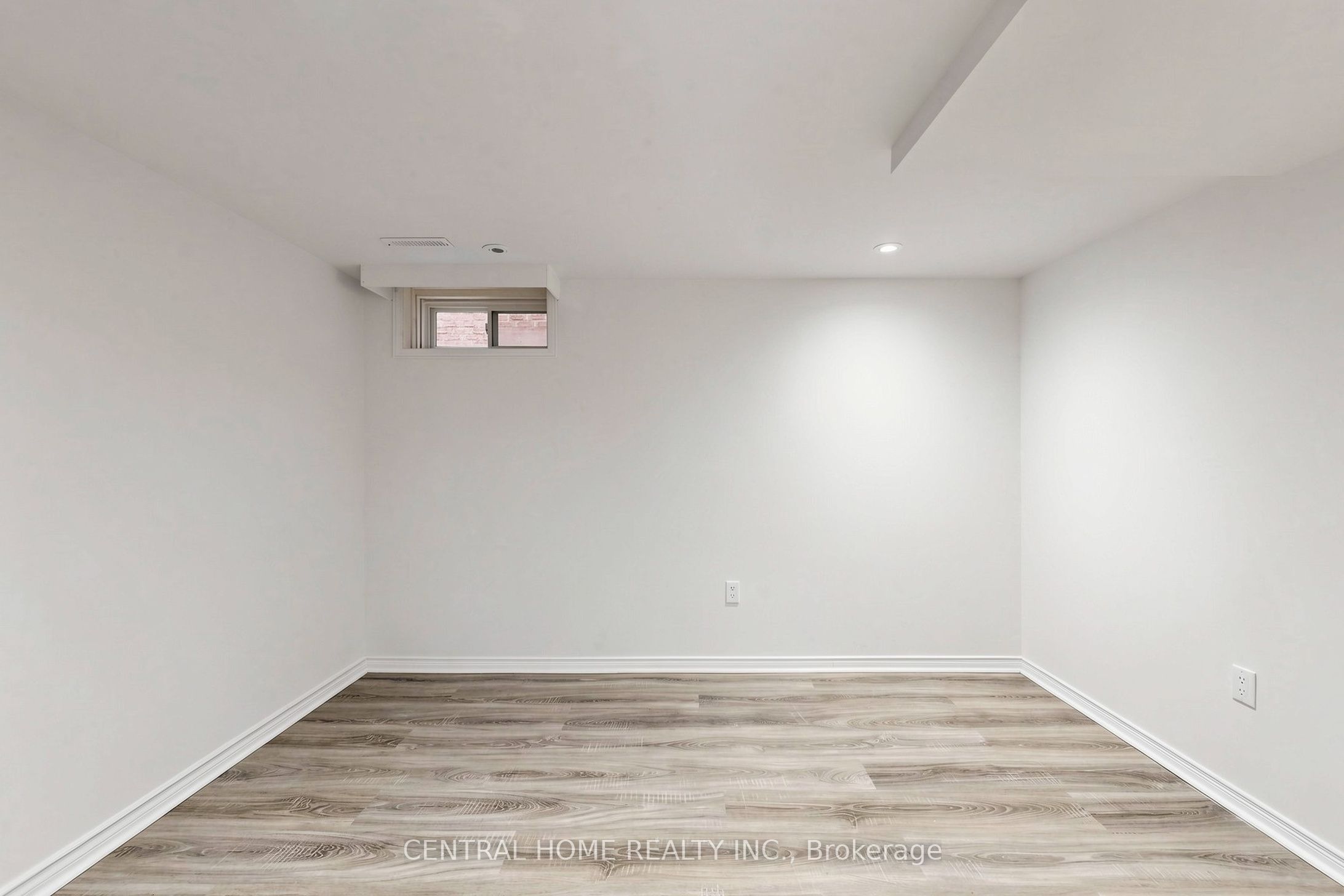 15 Closs Square Property Photo 43