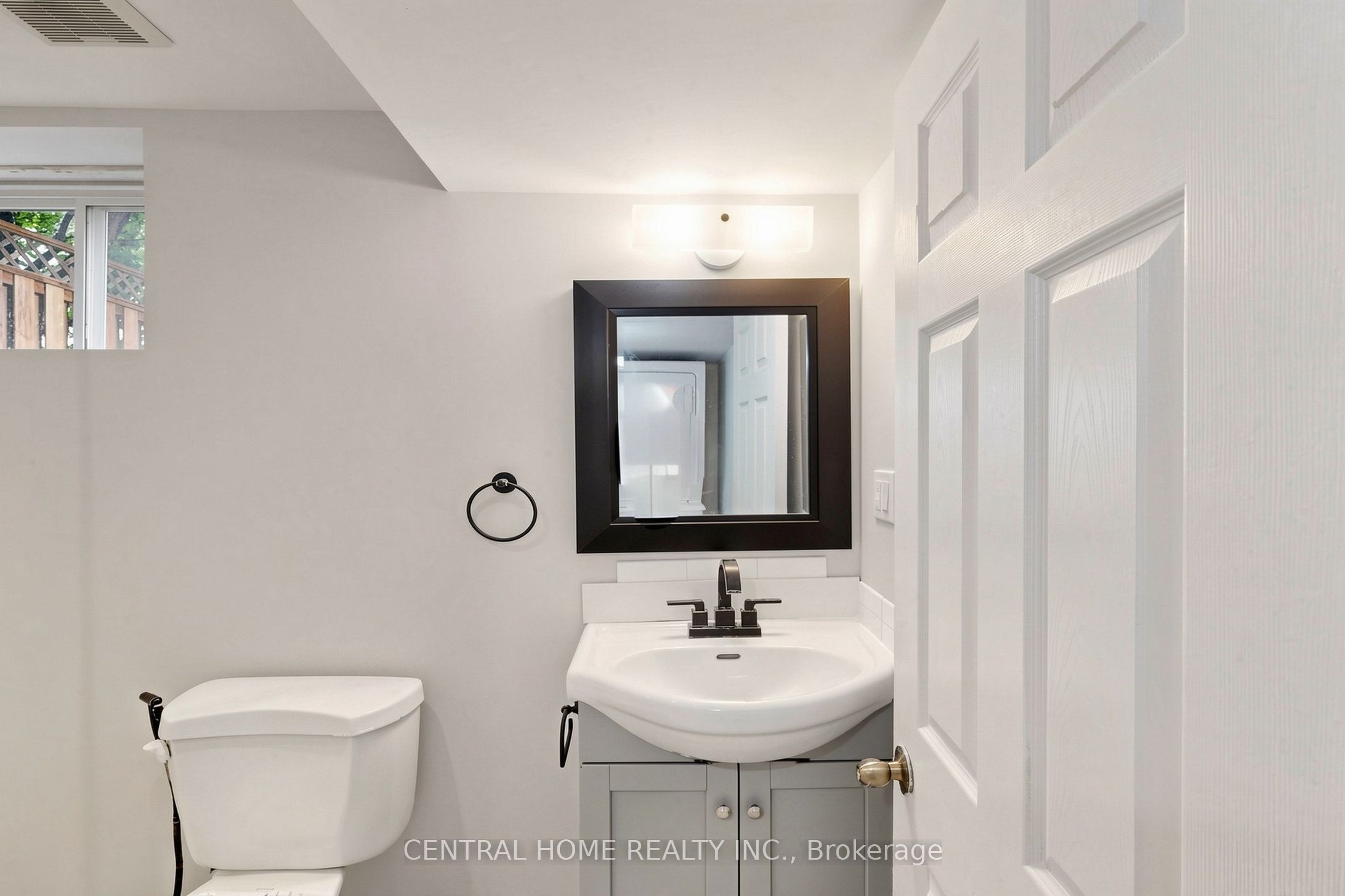 15 Closs Square Property Photo 45