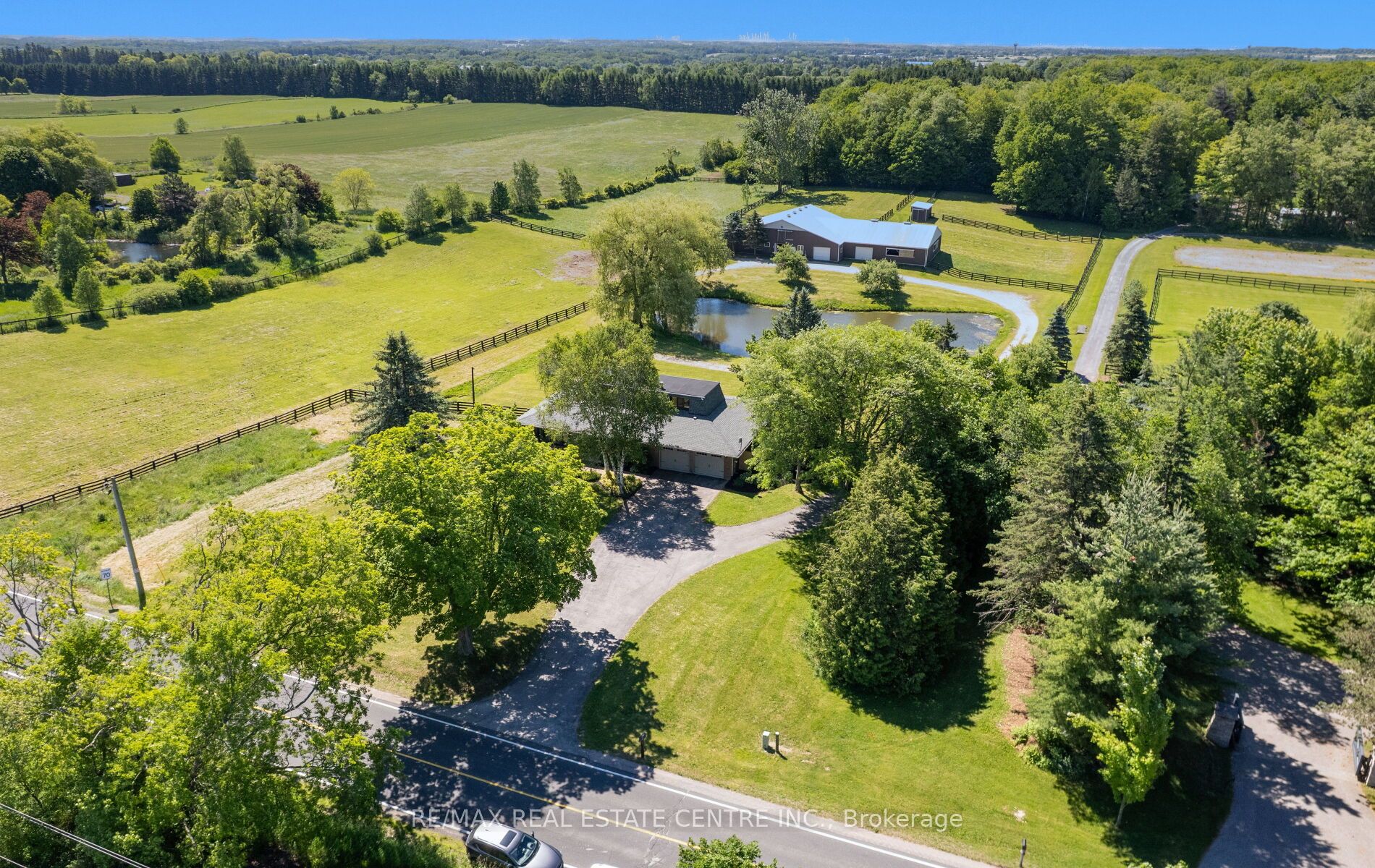 6375 17th Sideroad Property Photo 8
