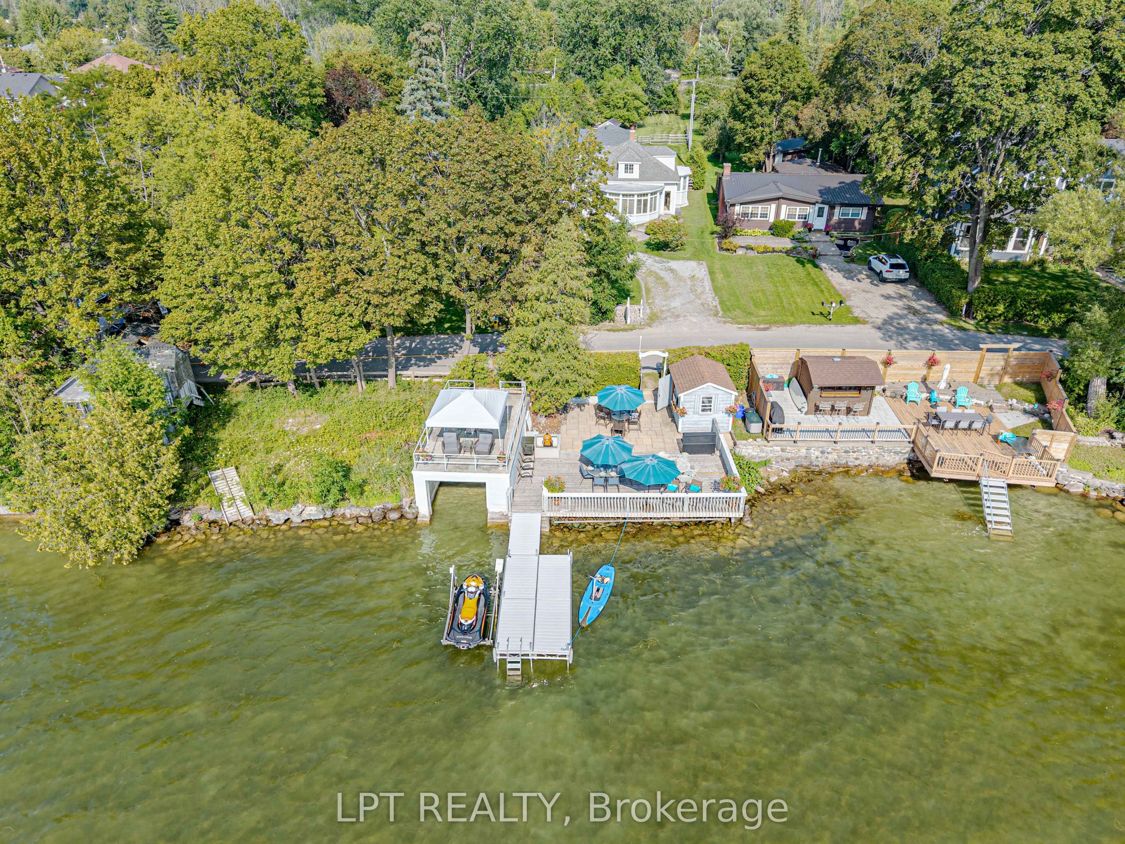 357 Lake Drive N Property Photo 2