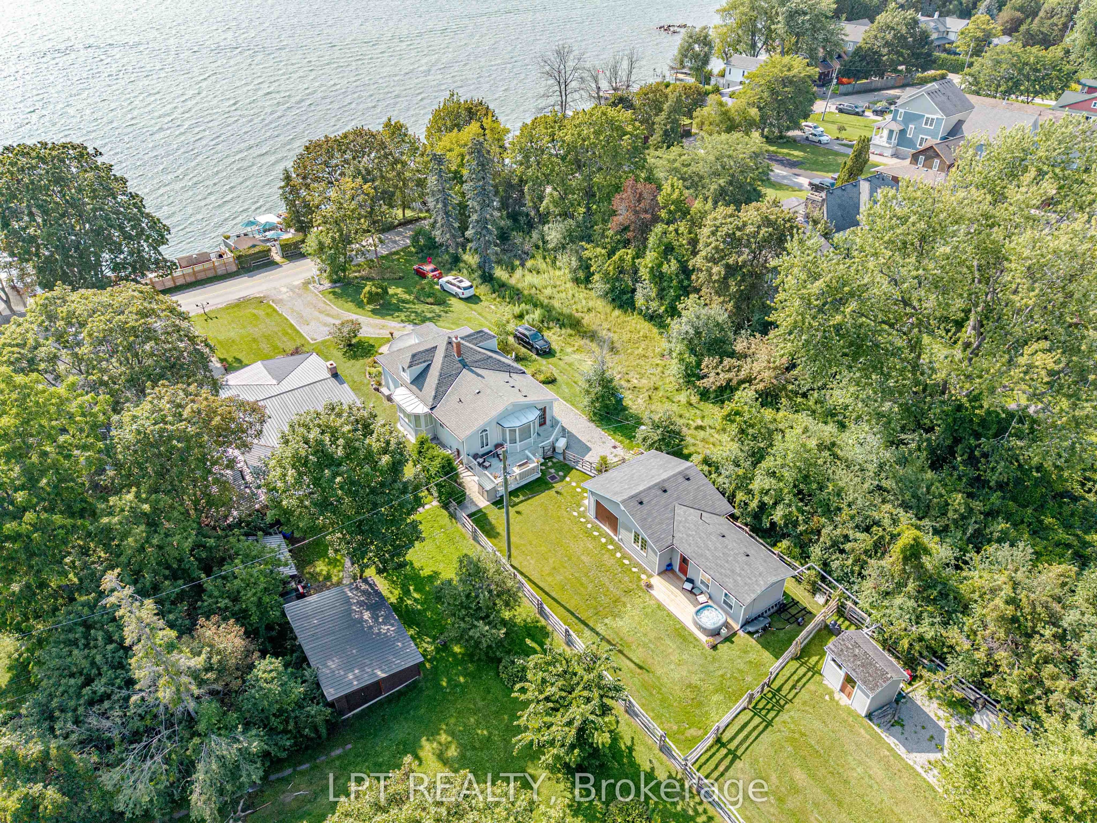 357 Lake Drive N Property Photo 6