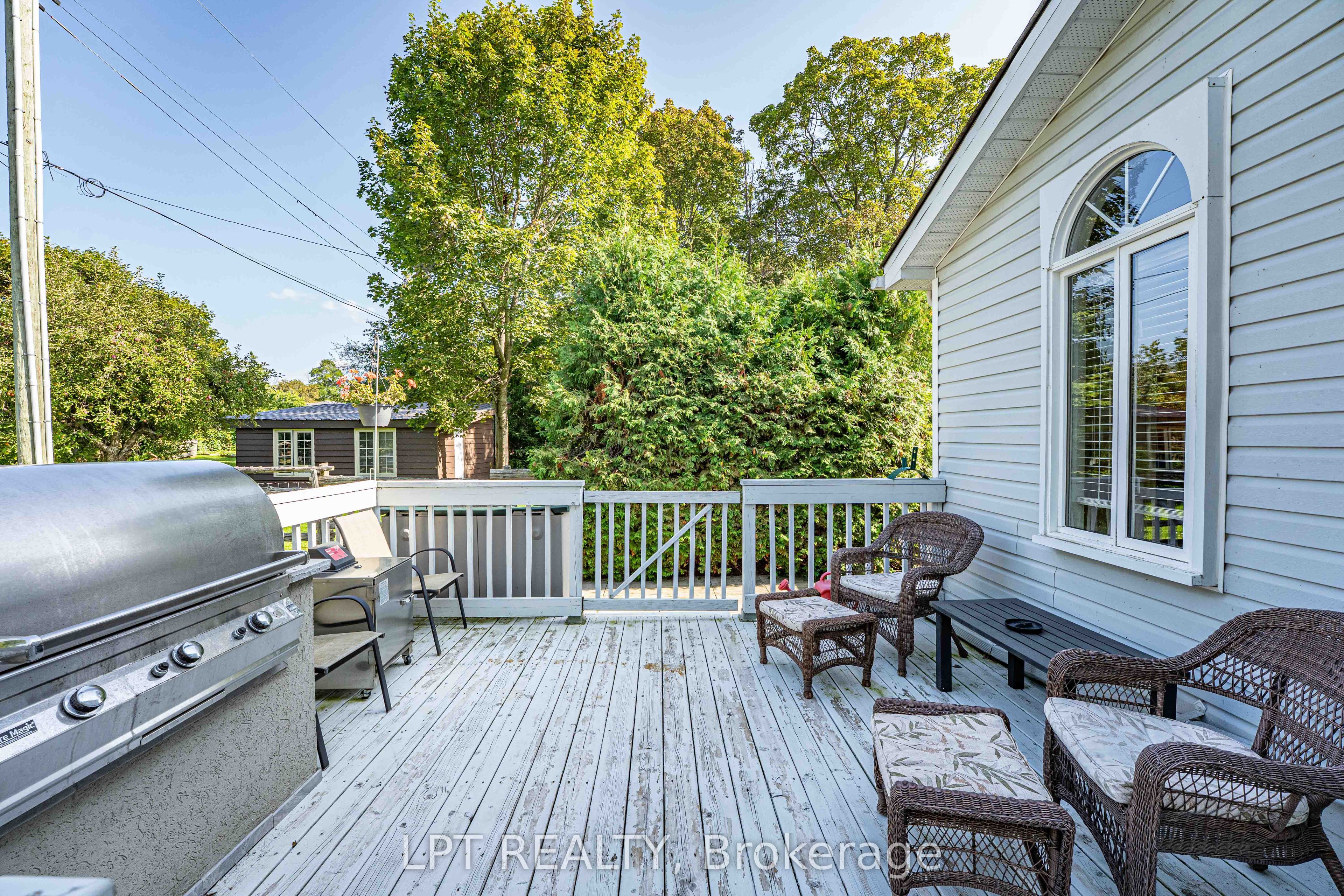 357 Lake Drive N Property Photo 11