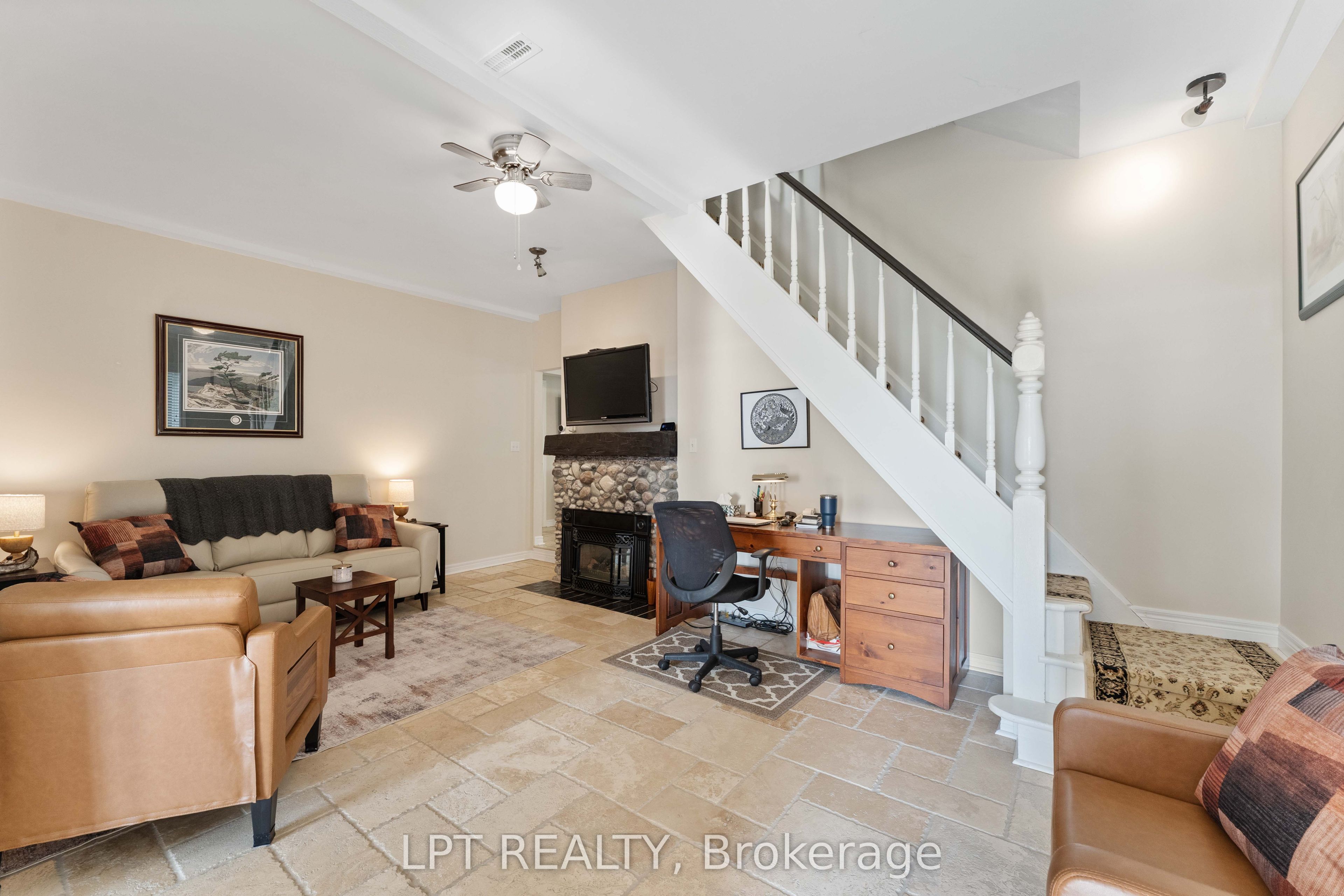 357 Lake Drive N Property Photo 13