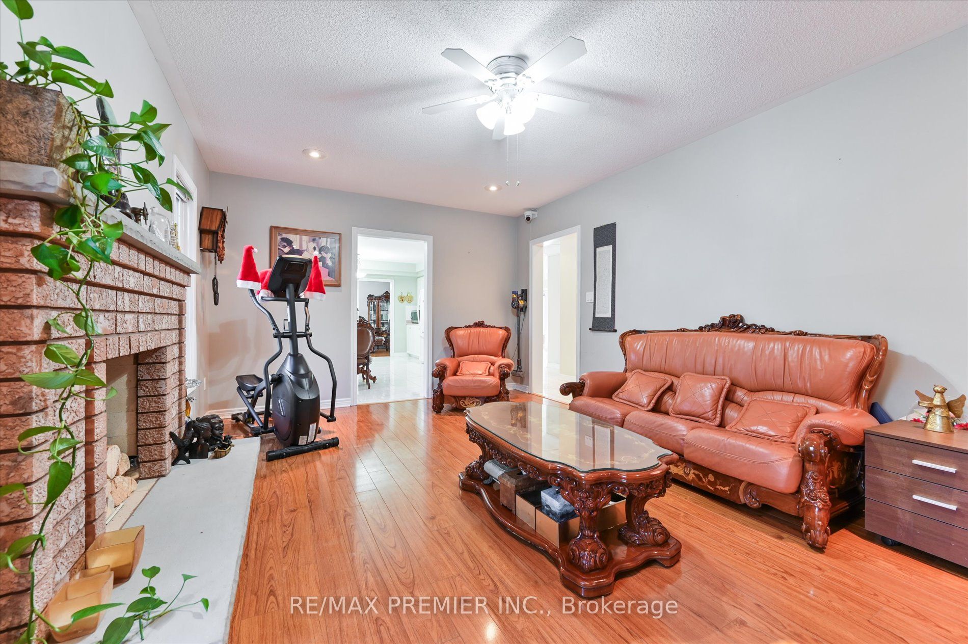 581 Wycliffe Avenue Property Photo 7