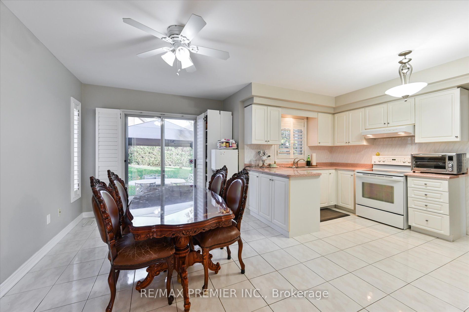 581 Wycliffe Avenue Property Photo 8