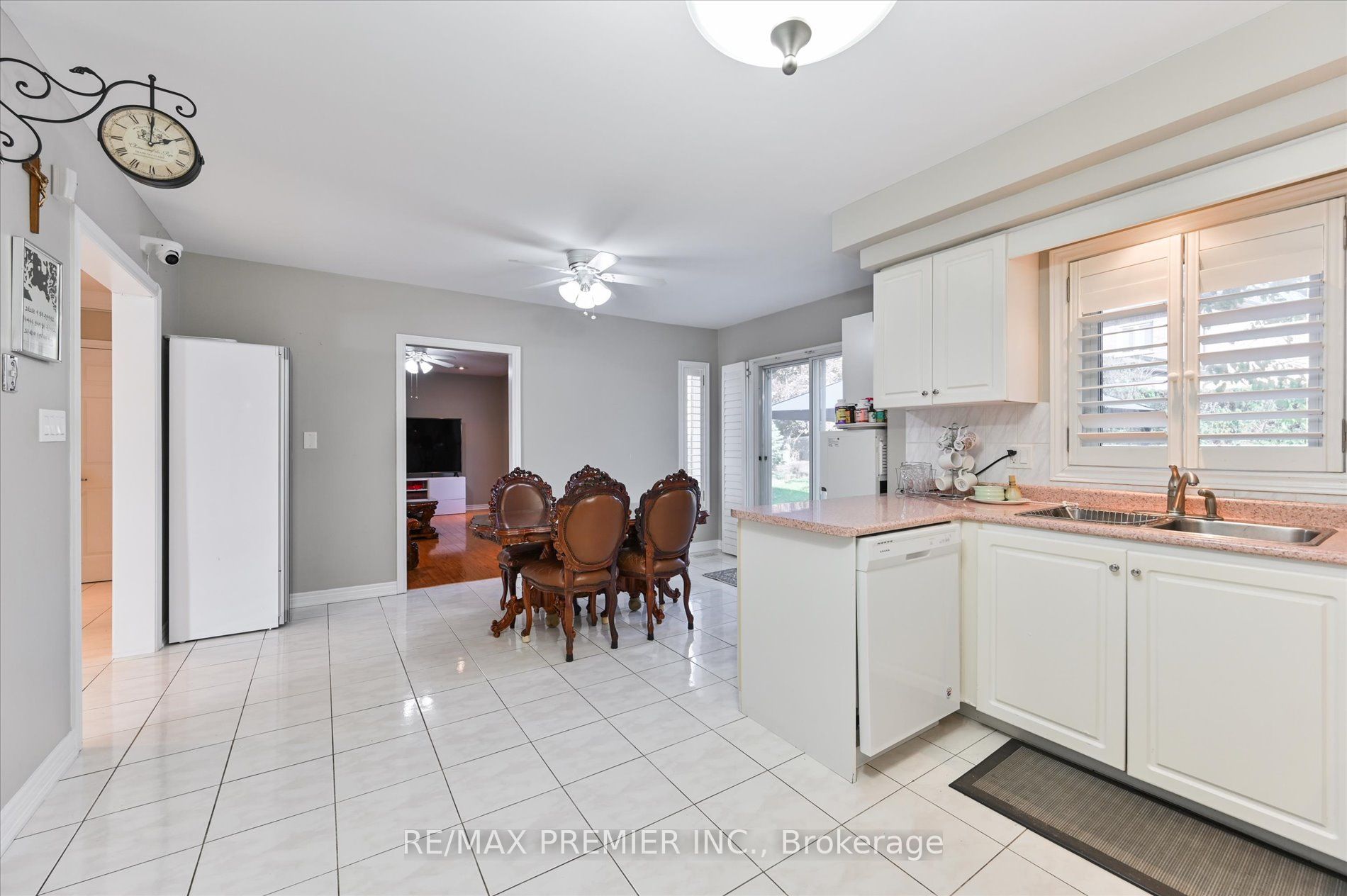 581 Wycliffe Avenue Property Photo 10