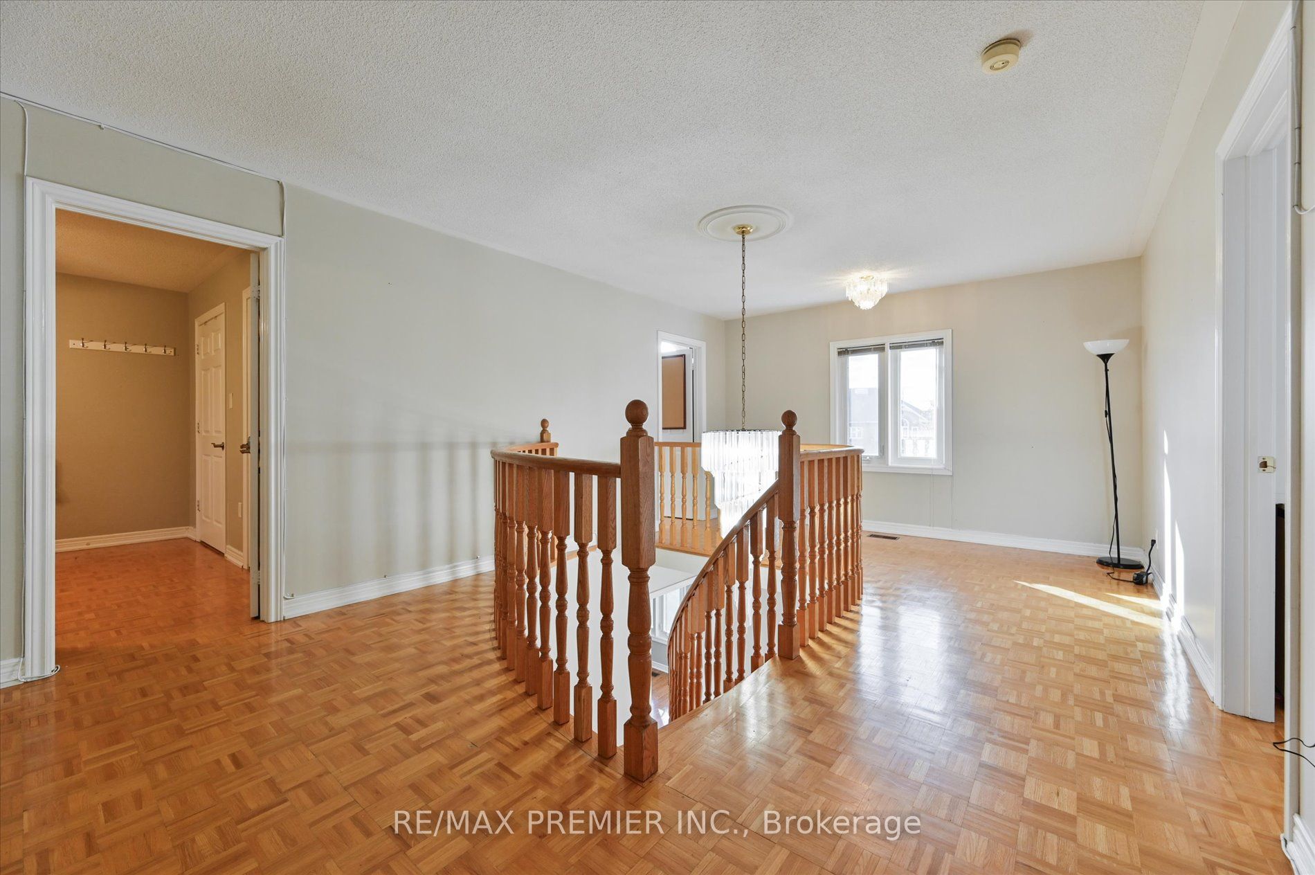 581 Wycliffe Avenue Property Photo 11