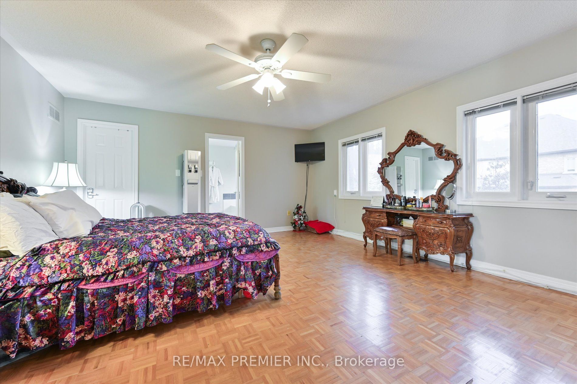 581 Wycliffe Avenue Property Photo 12