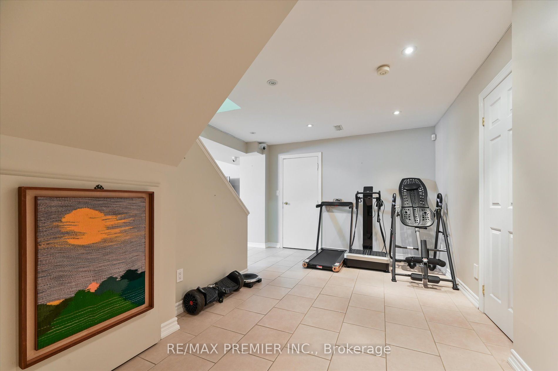 581 Wycliffe Avenue Property Photo 17