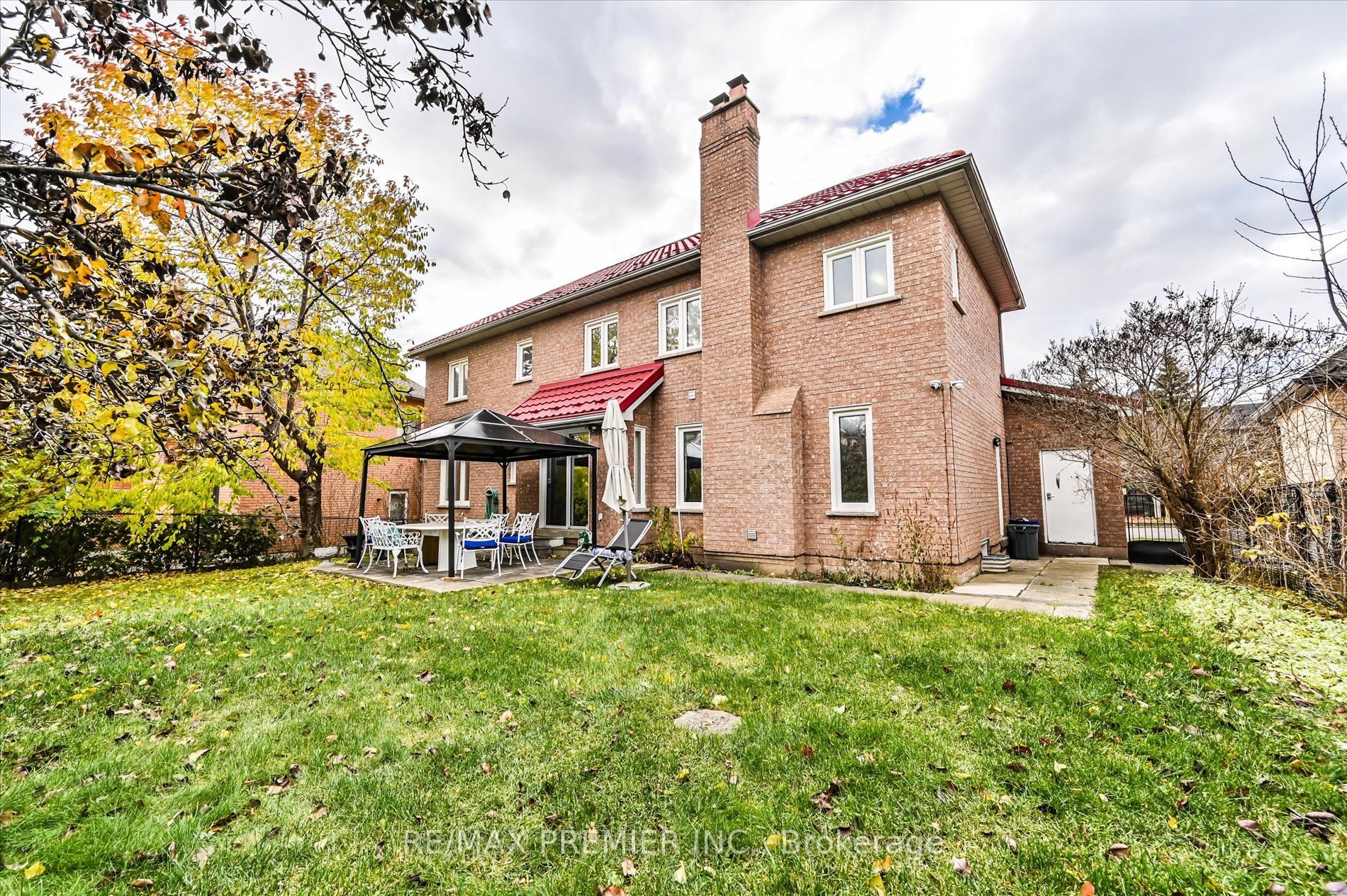 581 Wycliffe Avenue Property Photo 23