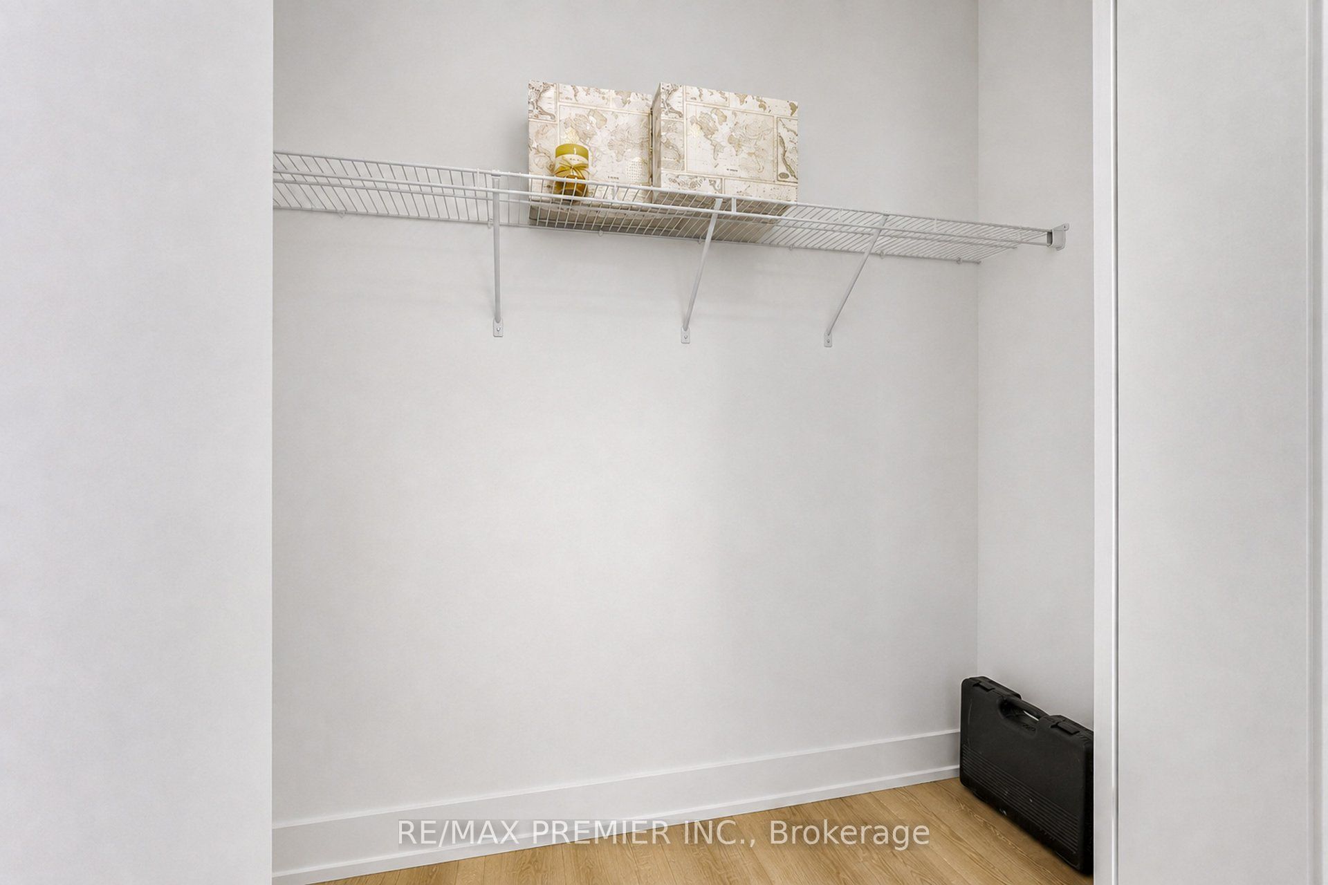 2075 King Road 113 Property Photo 13