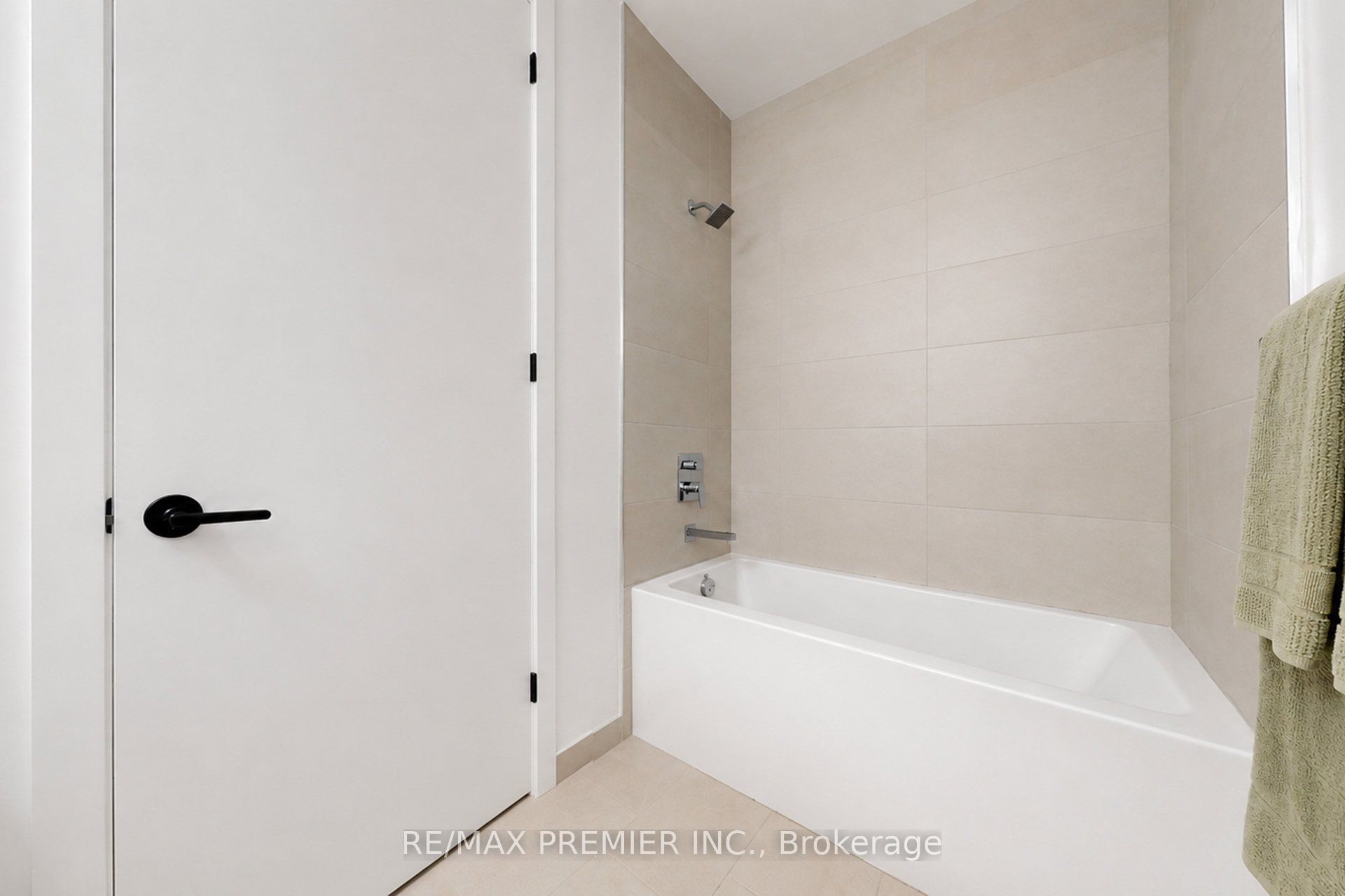 2075 King Road 113 Property Photo 15